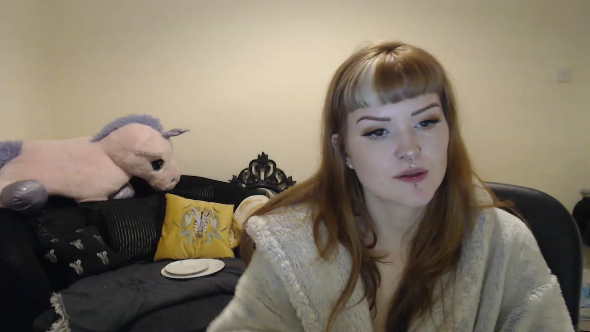 Gallery image thumbnail from GingerMinnie's myfreecams stream on, 01/04/2023, 24:04 image 17 of 20