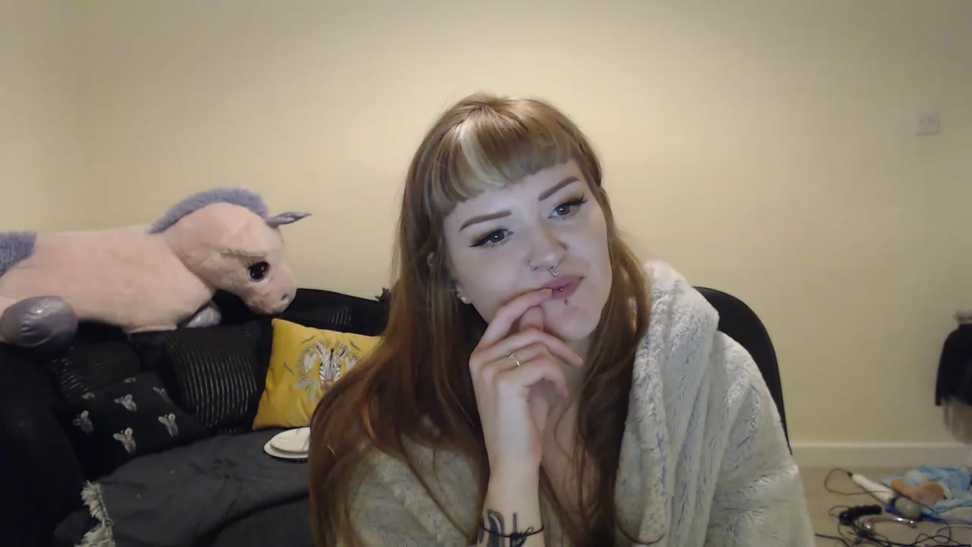 Gallery image thumbnail from GingerMinnie's myfreecams stream on, 01/04/2023, 24:04 image 12 of 20