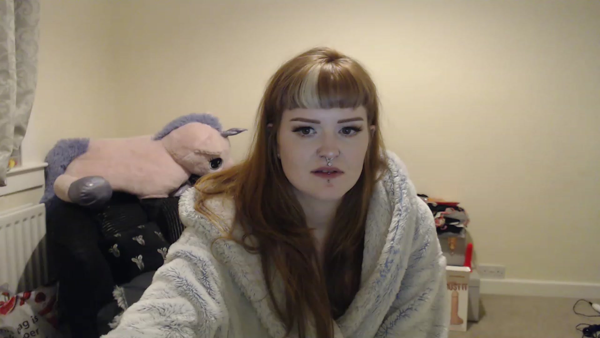 Gallery image thumbnail from GingerMinnie's myfreecams stream on, 01/04/2023, 24:04 image 4 of 20