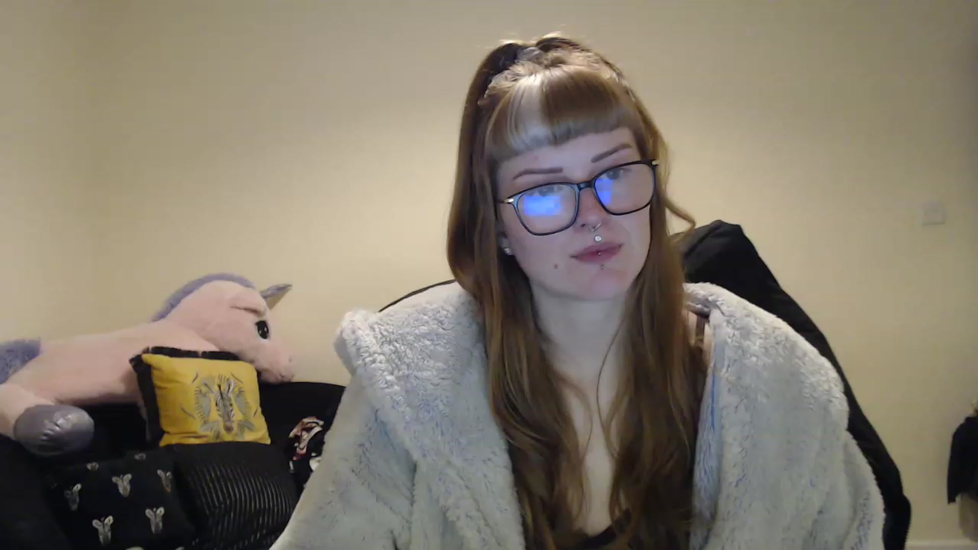 Gallery image thumbnail from GingerMinnie's myfreecams stream on, 01/10/2023, 24:22 image 2 of 20