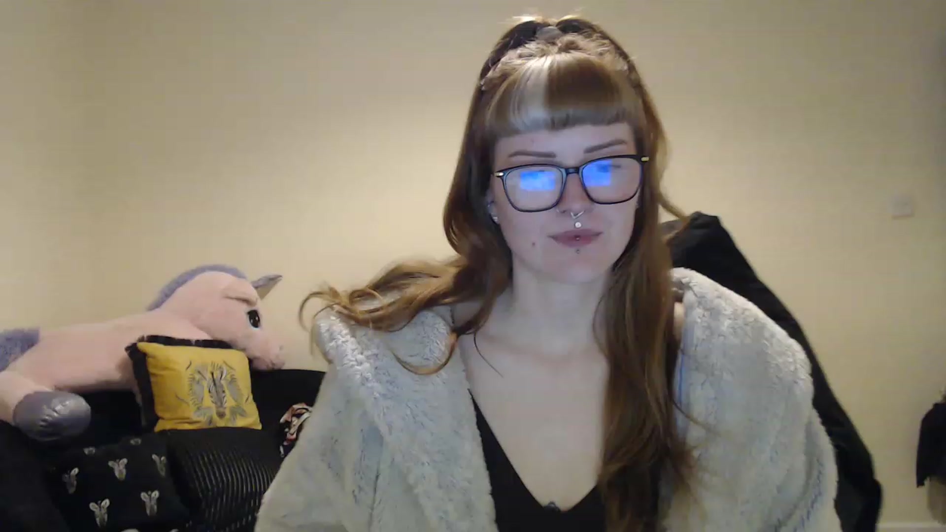 Gallery image thumbnail from GingerMinnie's myfreecams stream on, 01/10/2023, 24:22 image 1 of 20