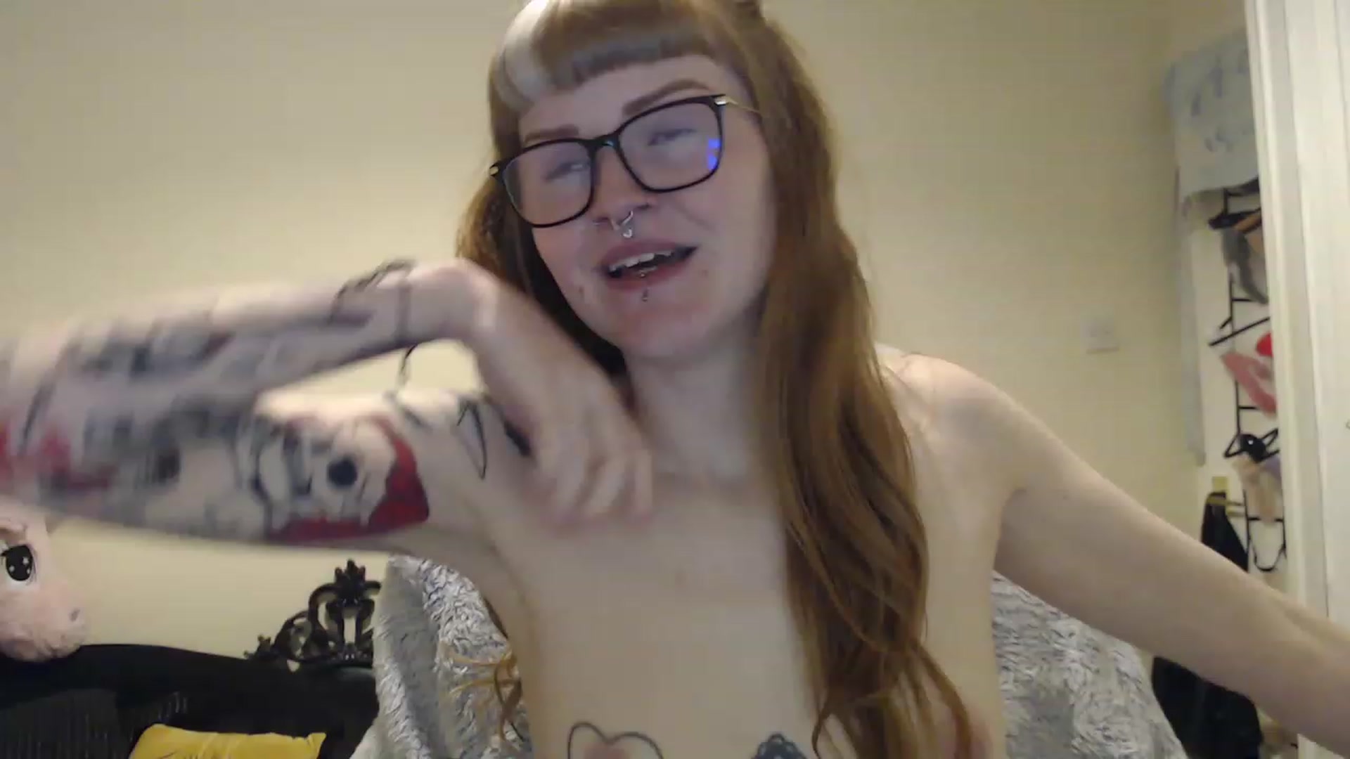 Gallery image thumbnail from GingerMinnie's myfreecams stream on, 01/10/2023, 24:22 image 18 of 20