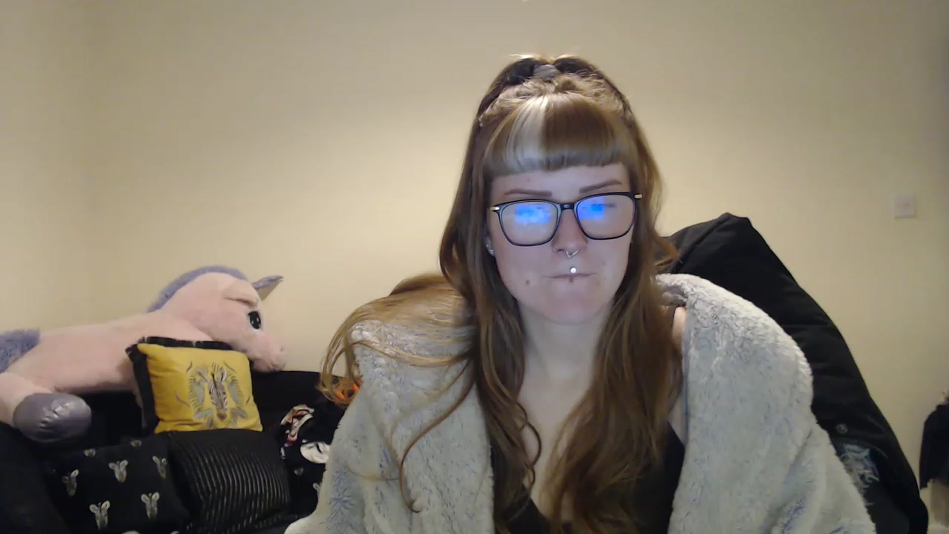 Gallery image thumbnail from GingerMinnie's myfreecams stream on, 01/10/2023, 24:22 image 3 of 20