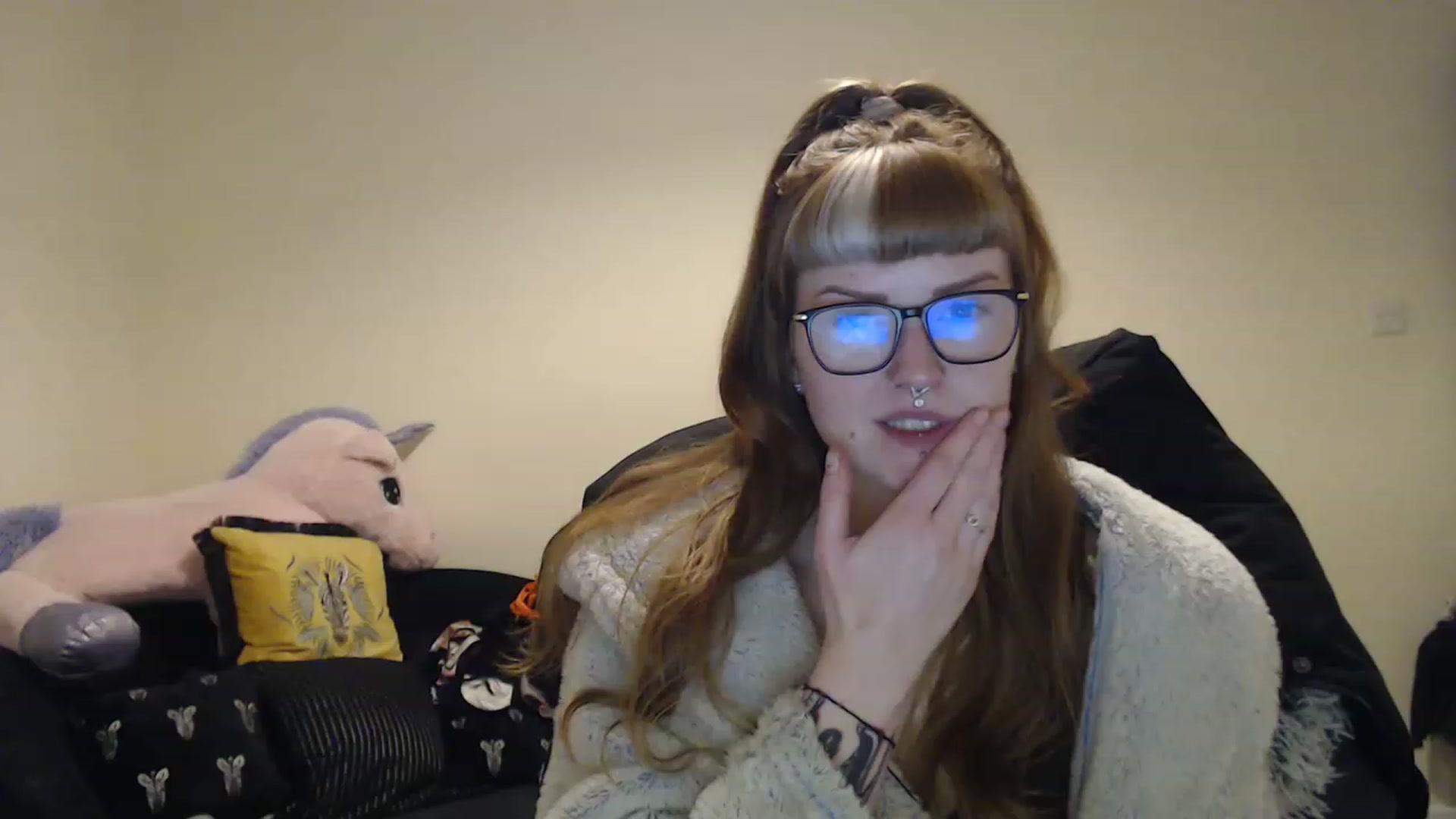 Gallery image thumbnail from GingerMinnie's myfreecams stream on, 01/10/2023, 24:22 image 4 of 20