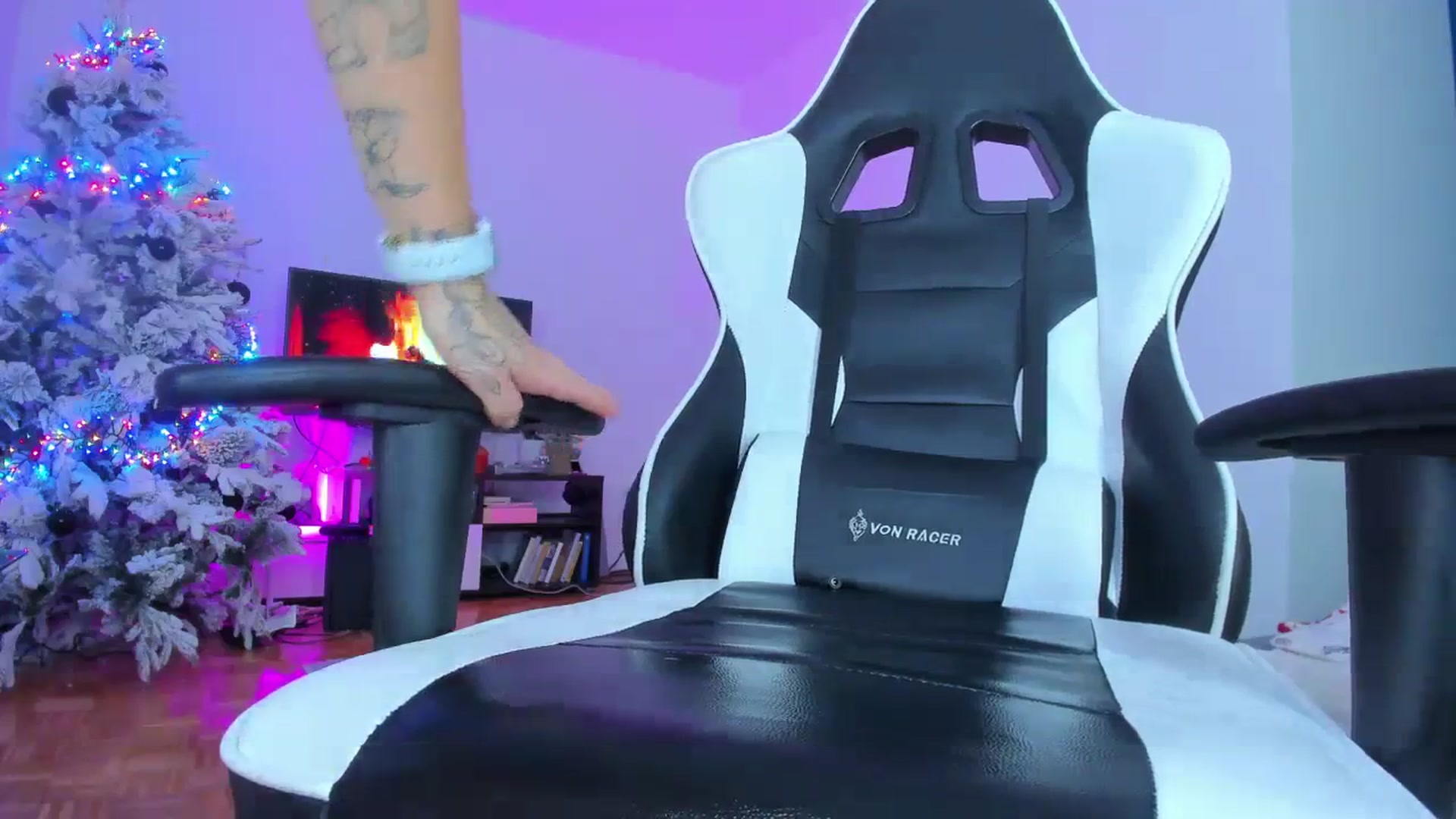 Gallery image thumbnail from GingerVi's myfreecams stream on, 01/15/2024, 01:26 image 14 of 20