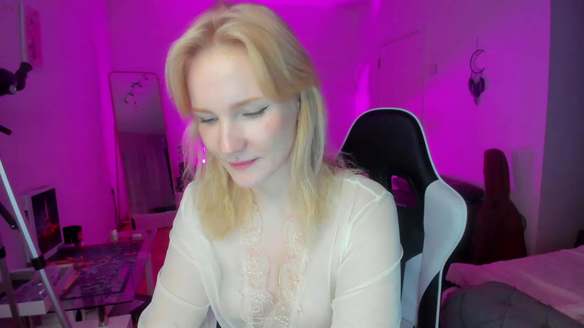 Gallery image thumbnail from GingerVi's myfreecams stream on, 02/13/2024, 02:35 image 9 of 20