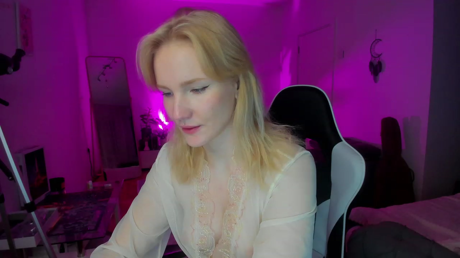 Gallery image thumbnail from GingerVi's myfreecams stream on, 02/13/2024, 02:35 image 8 of 20