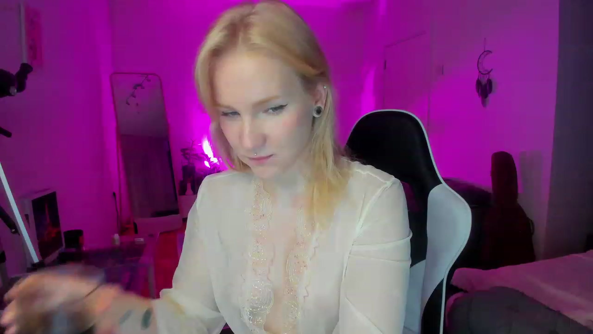 Gallery image thumbnail from GingerVi's myfreecams stream on, 02/13/2024, 02:35 image 13 of 20