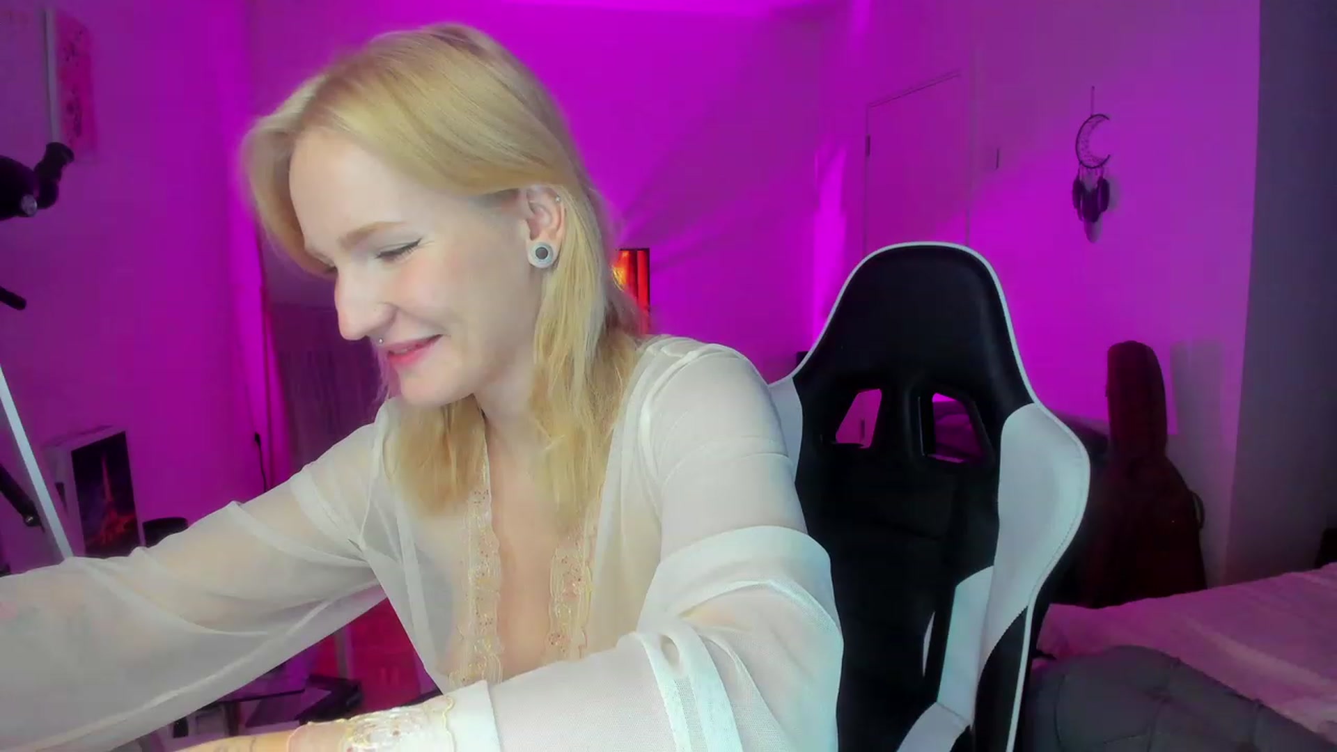 Gallery image thumbnail from GingerVi's myfreecams stream on, 02/13/2024, 02:35 image 6 of 20
