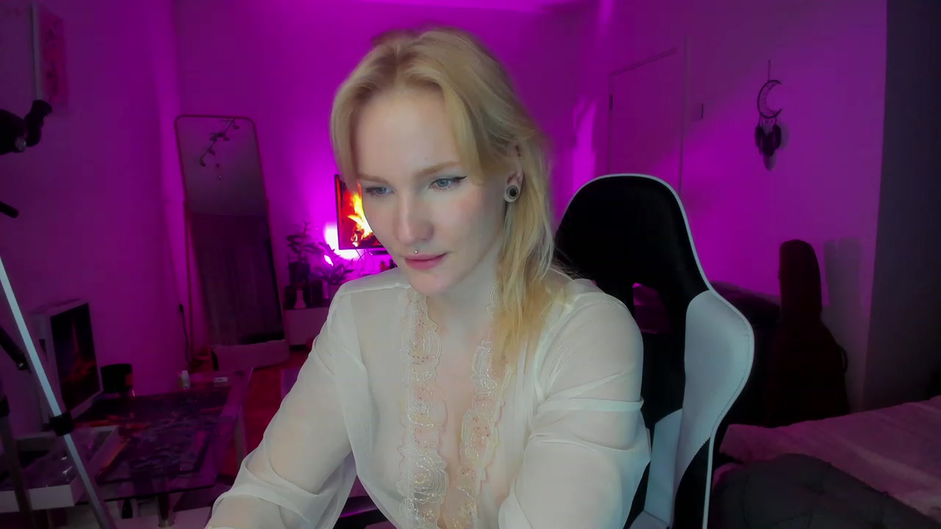 Gallery image thumbnail from GingerVi's myfreecams stream on, 02/13/2024, 02:35 image 10 of 20