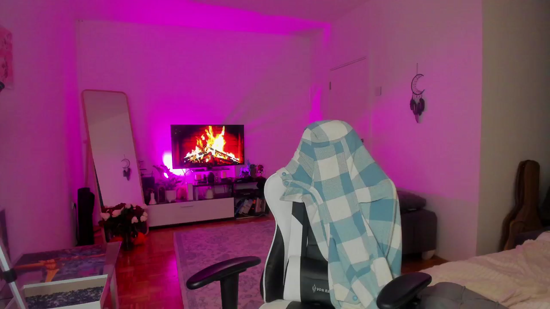 Gallery image thumbnail from GingerVi's myfreecams stream on, 02/18/2024, 02:27 image 14 of 20