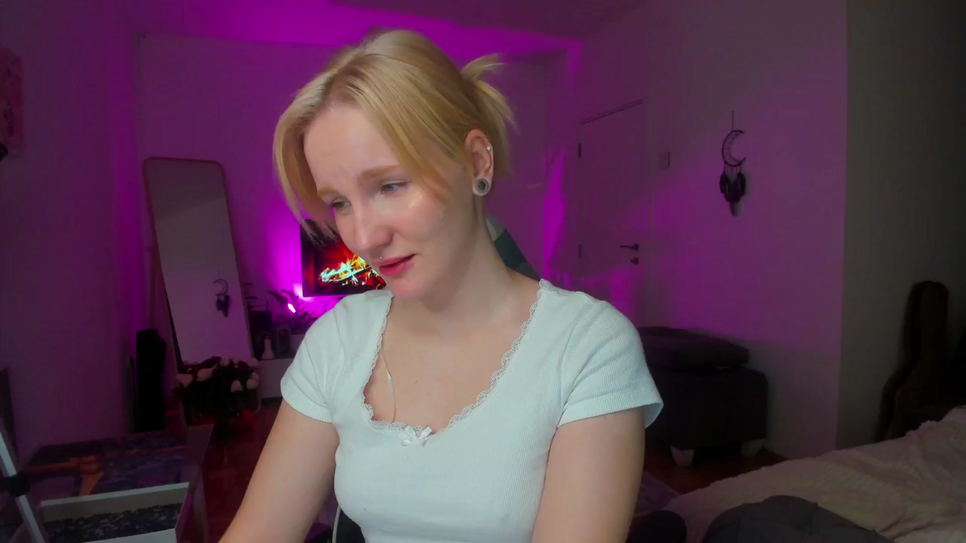 Gallery image thumbnail from GingerVi's myfreecams stream on, 02/18/2024, 02:27 image 10 of 20