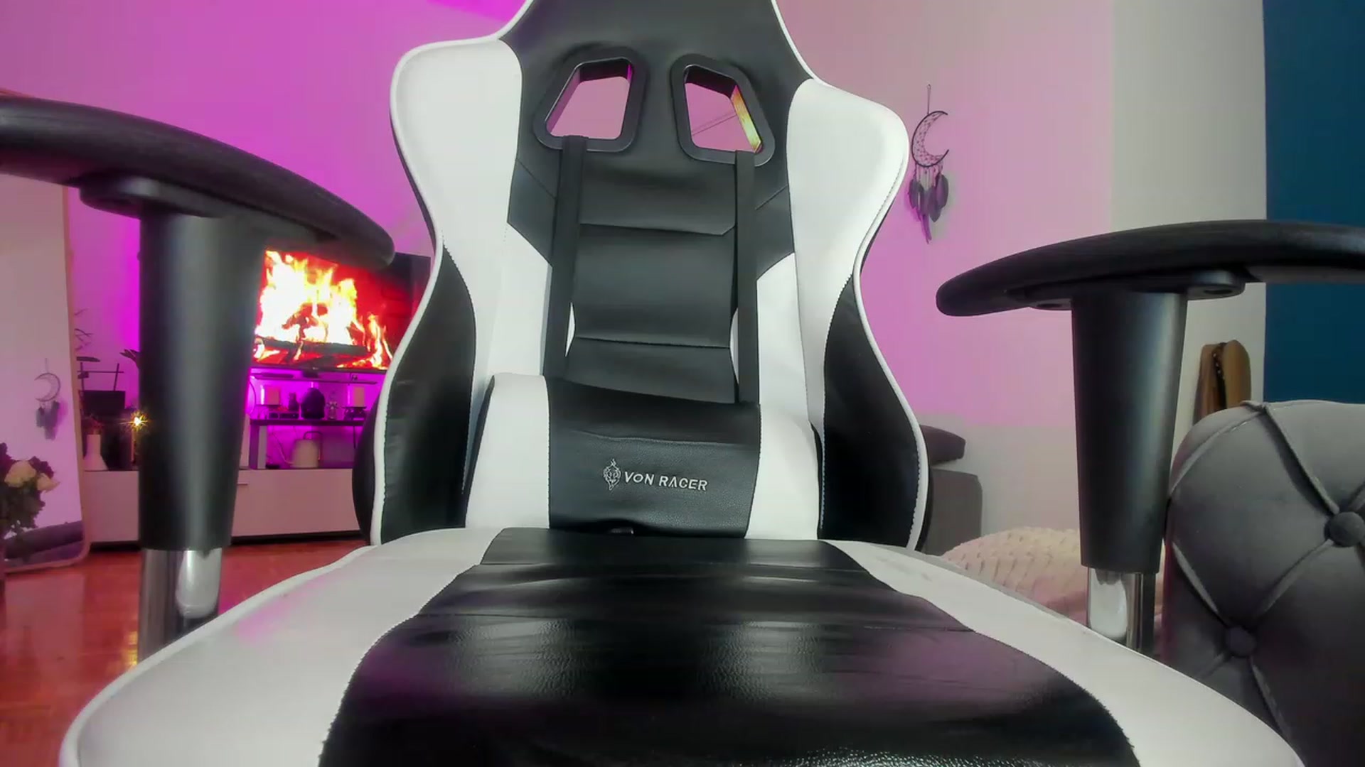 Gallery image thumbnail from GingerVi's myfreecams stream on, 02/20/2024, 04:18 image 18 of 20