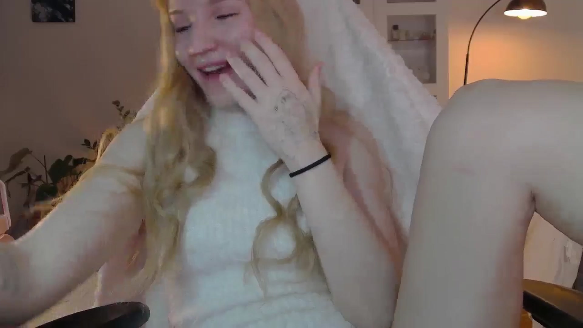 Gallery image thumbnail from GingerVi's myfreecams stream on, 02/25/2025, 24:33 image 14 of 20