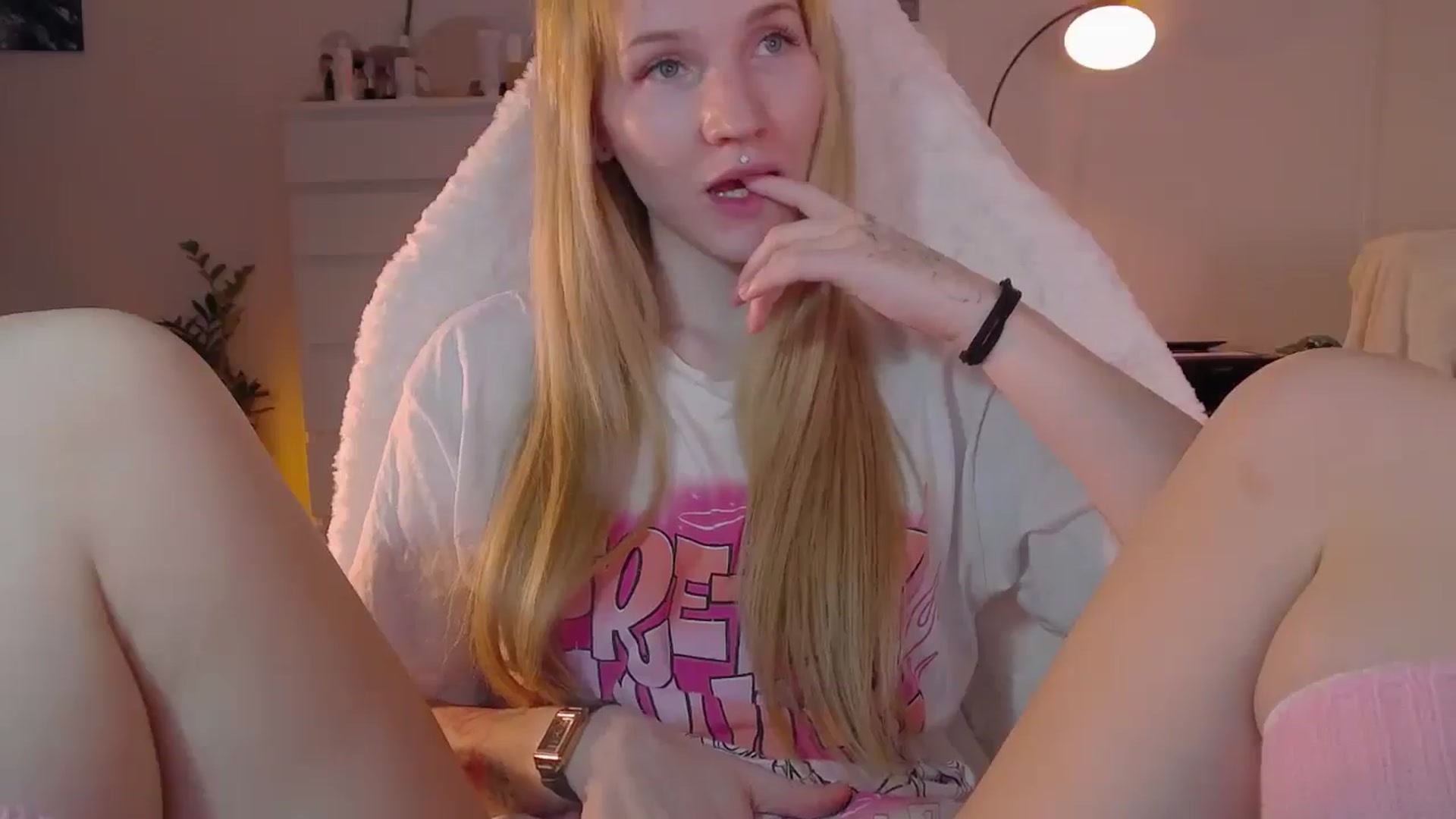 Gallery image thumbnail from GingerVi's myfreecams stream on, 02/28/2025, 03:22 image 11 of 20