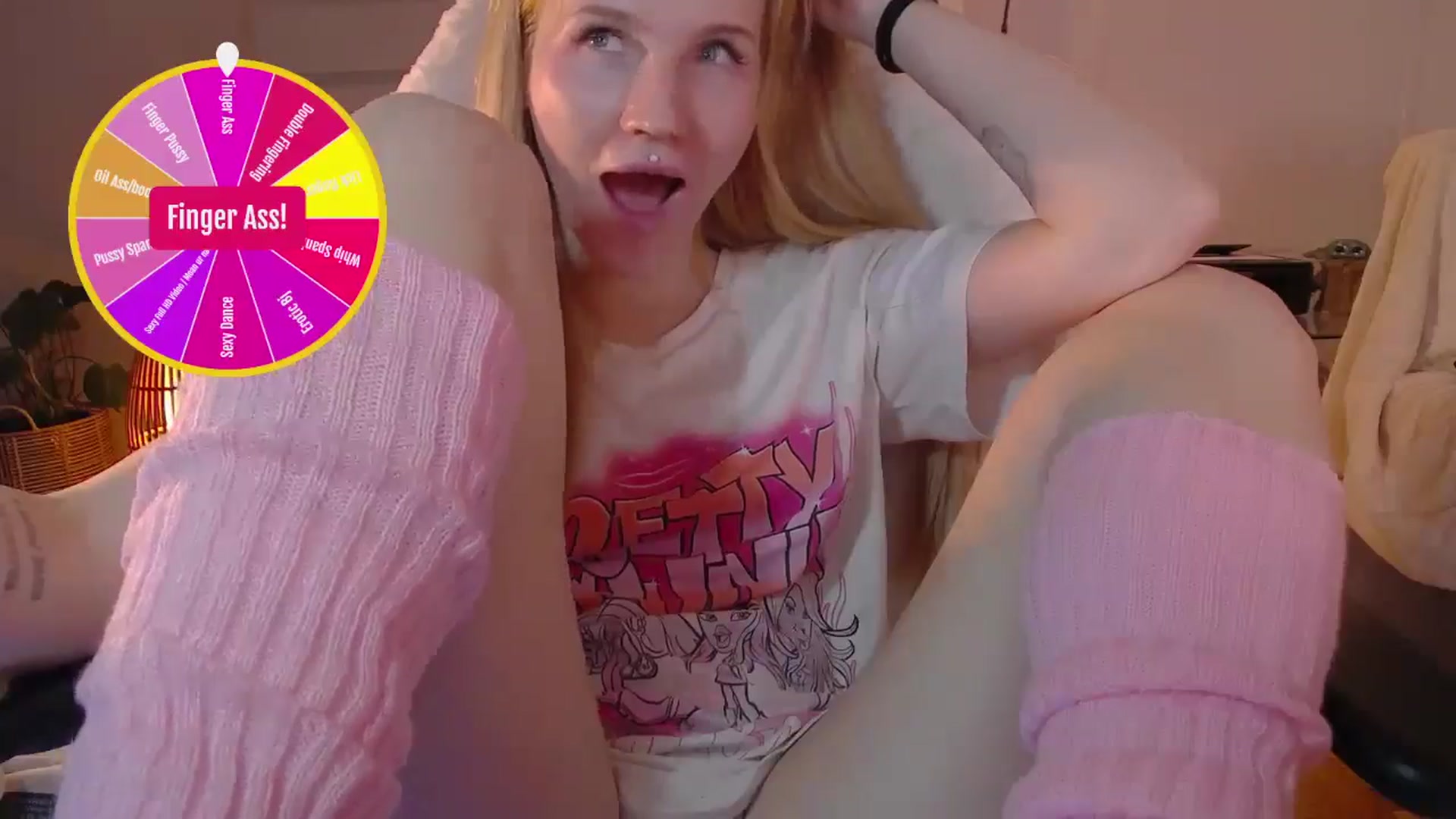 Gallery image thumbnail from GingerVi's myfreecams stream on, 02/28/2025, 03:22 image 15 of 20