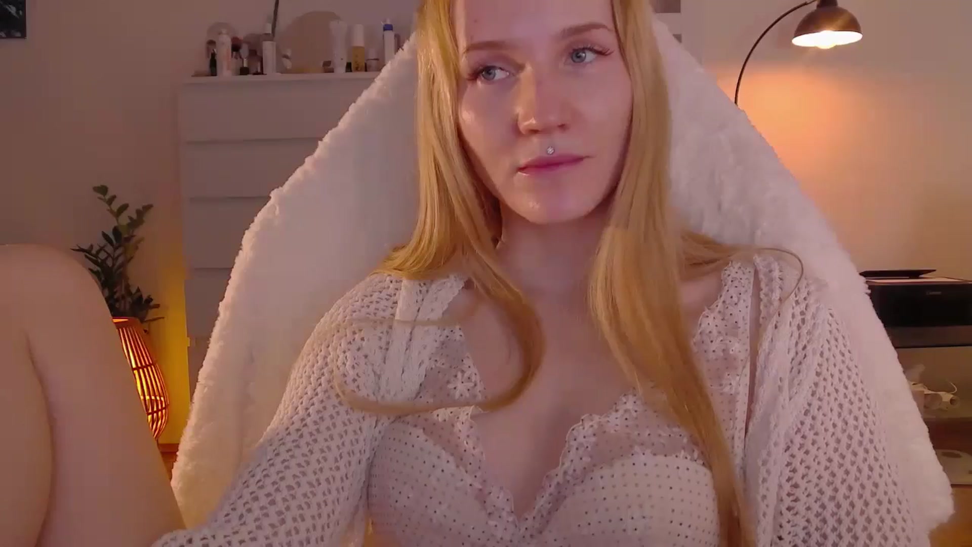 Gallery image thumbnail from GingerVi's myfreecams stream on, 03/01/2025, 03:33 image 17 of 20