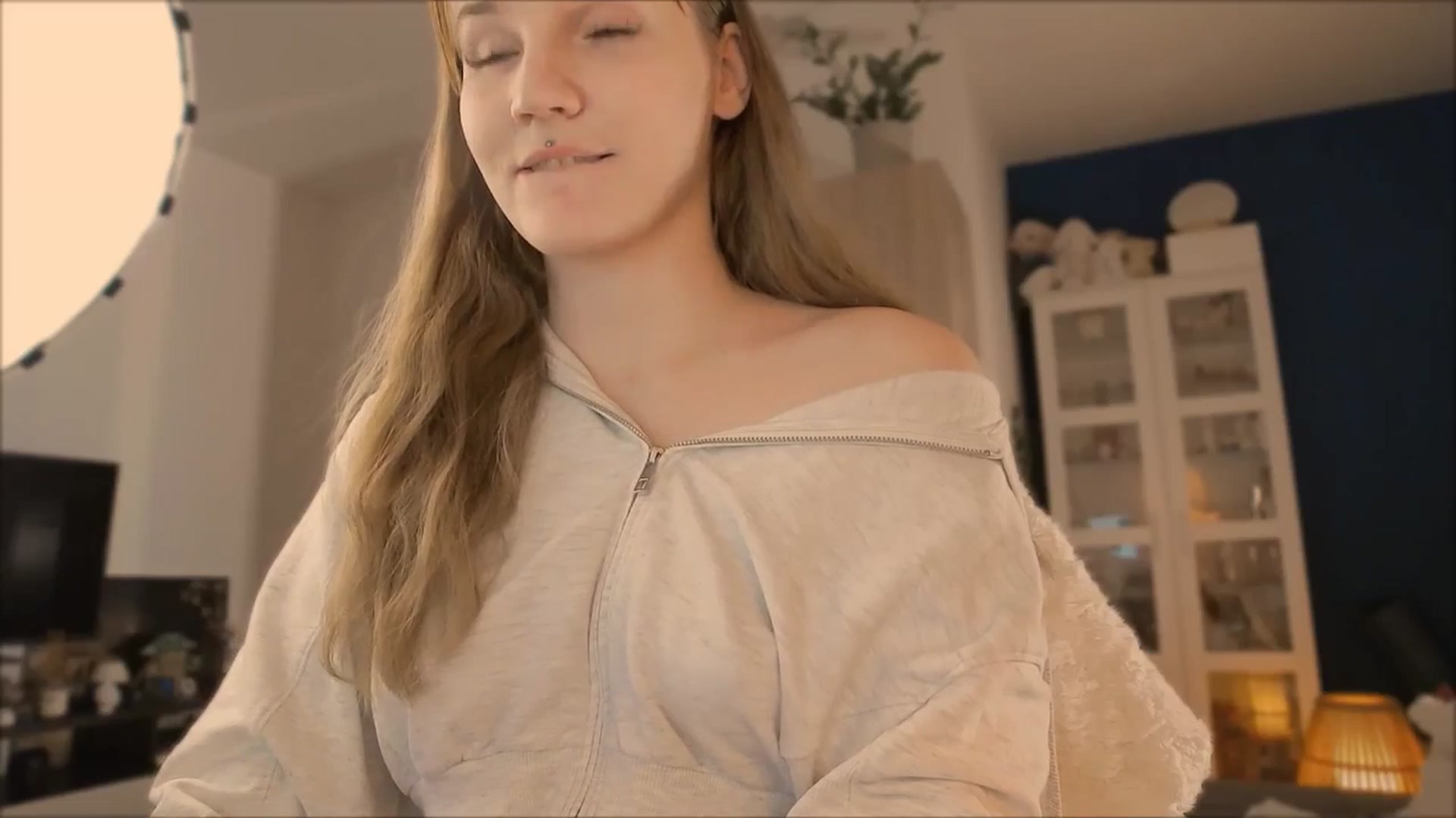 Gallery image thumbnail from GingerVi's myfreecams stream on, 10/28/2025, 19:02 image 14 of 20