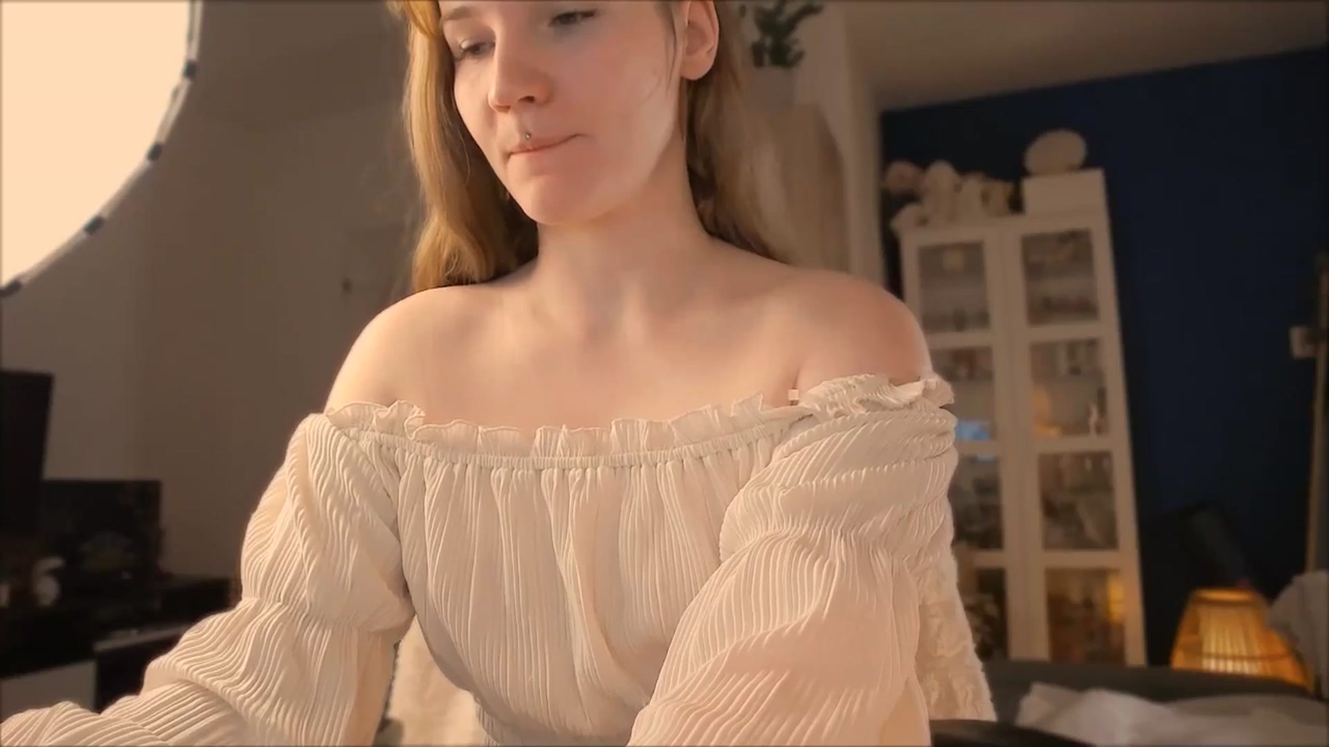 Gallery image thumbnail from GingerVi's myfreecams stream on, 10/31/2025, 06:43 image 4 of 20