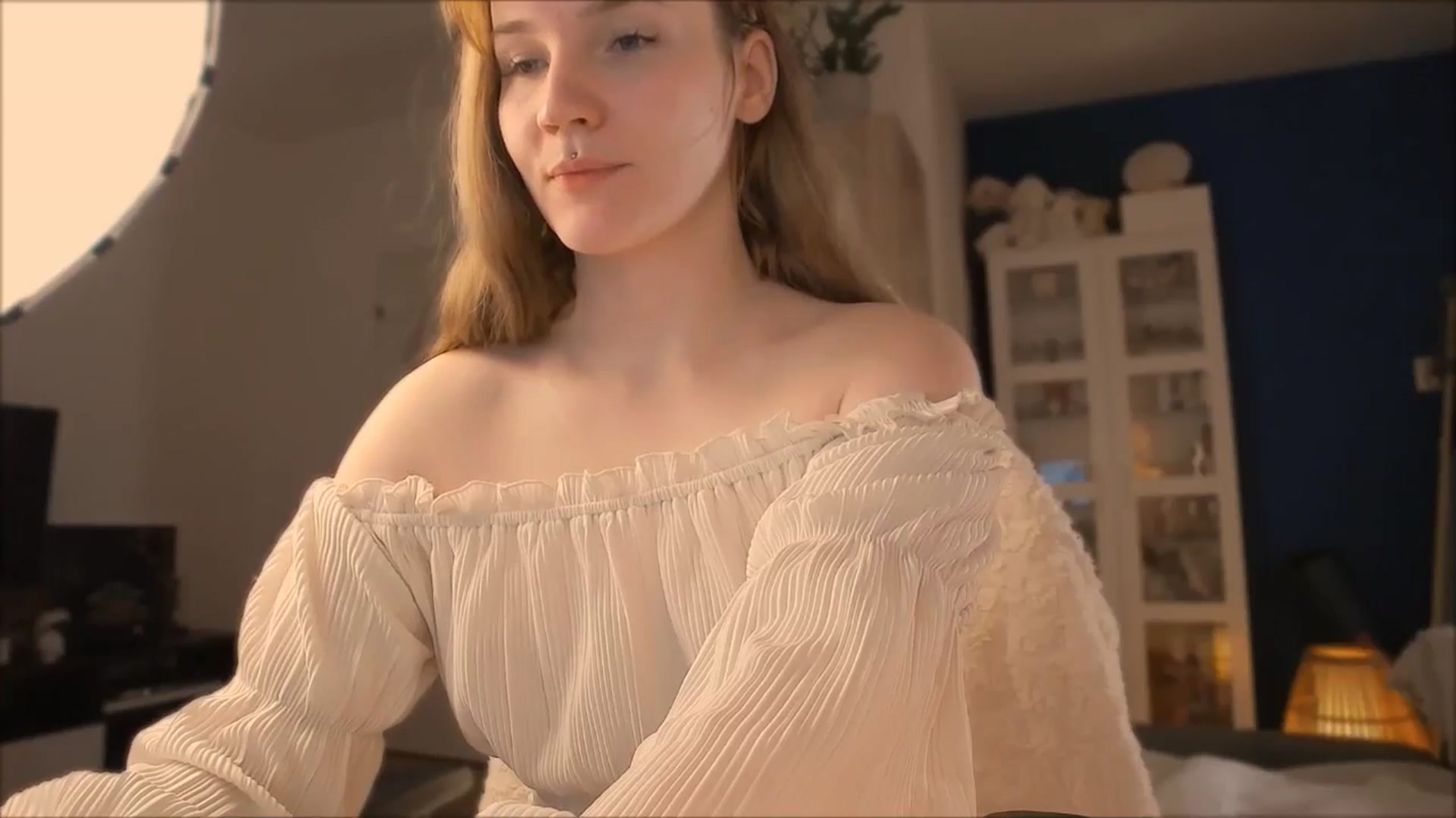 Gallery image thumbnail from GingerVi's myfreecams stream on, 10/31/2025, 06:43 image 12 of 20