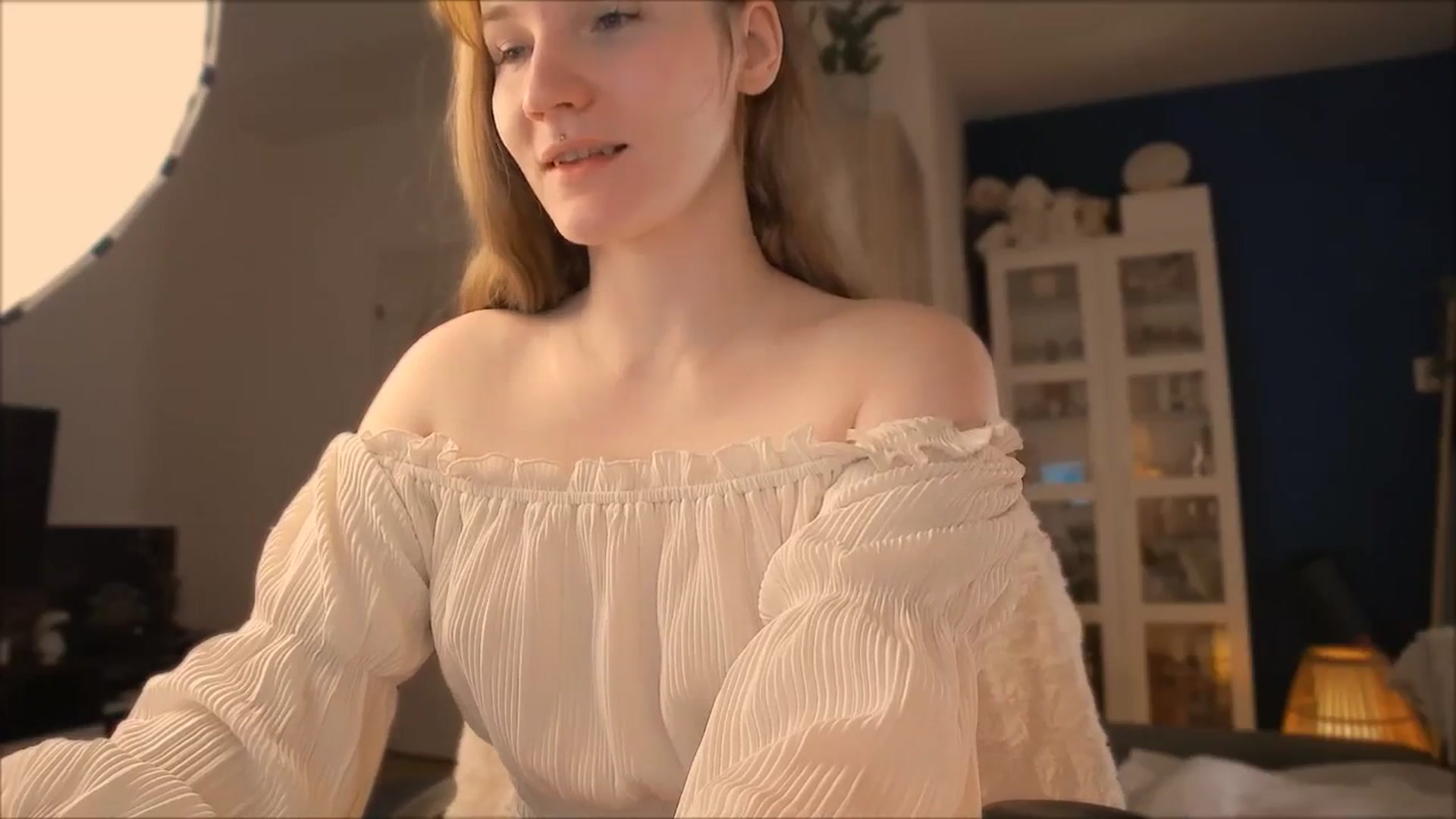 Gallery image thumbnail from GingerVi's myfreecams stream on, 10/31/2025, 06:43 image 6 of 20