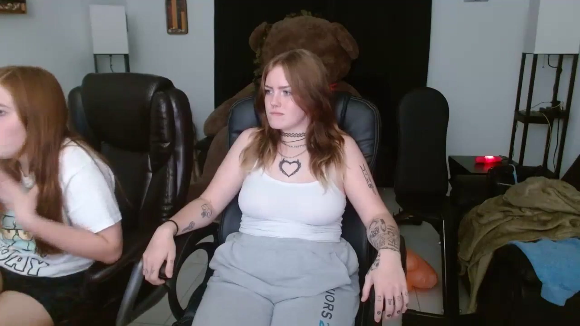 Gallery image thumbnail from Gingerbunny2's myfreecams stream on, 10/17/2023, 02:57 image 6 of 20