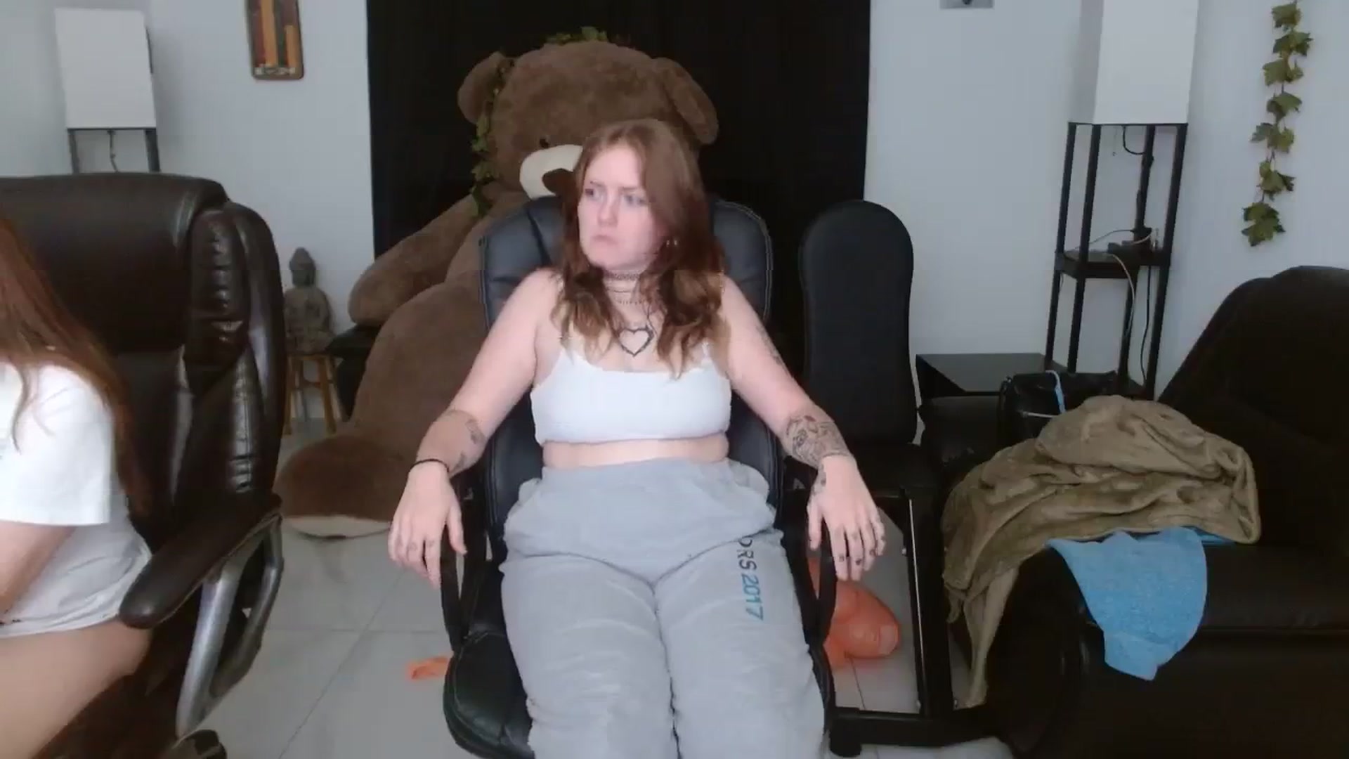 Gallery image thumbnail from Gingerbunny2's myfreecams stream on, 10/17/2023, 02:57 image 13 of 20
