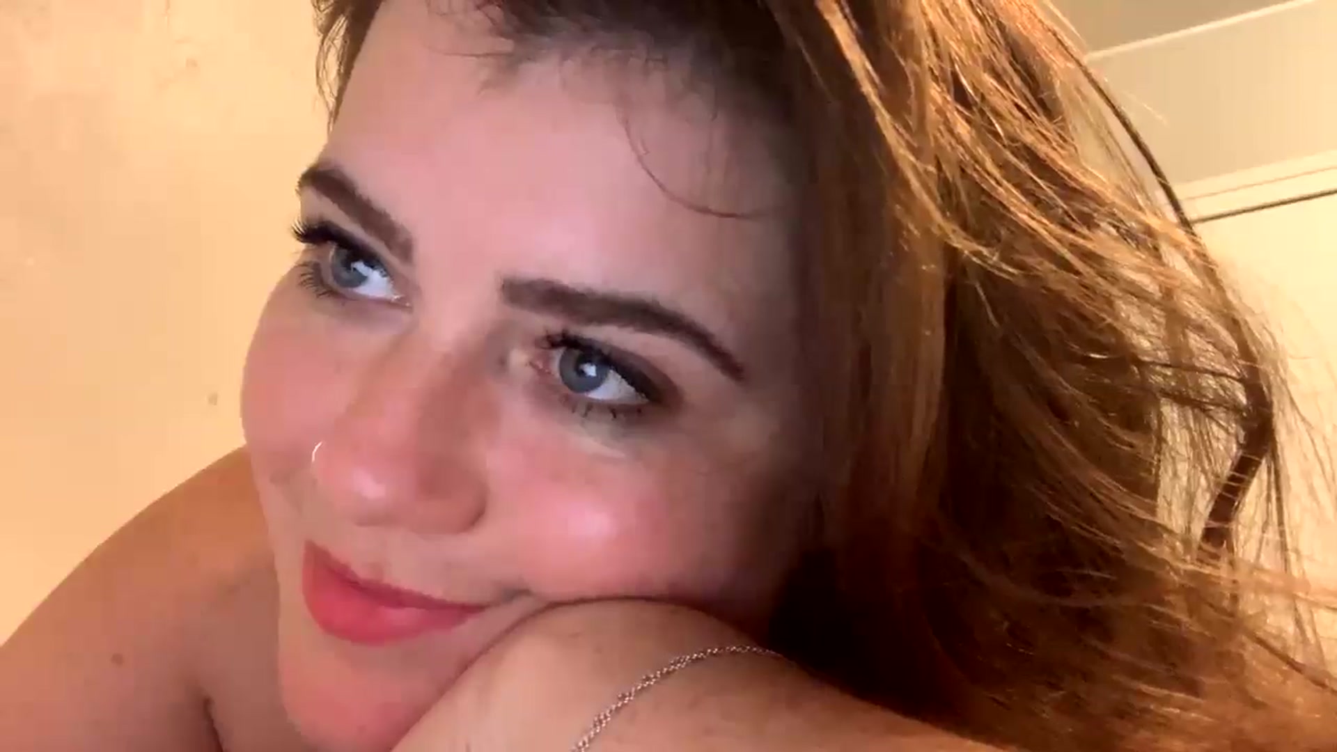Gallery image thumbnail from Gingerhot3's myfreecams stream on, 09/12/2024, 08:54 image 16 of 20