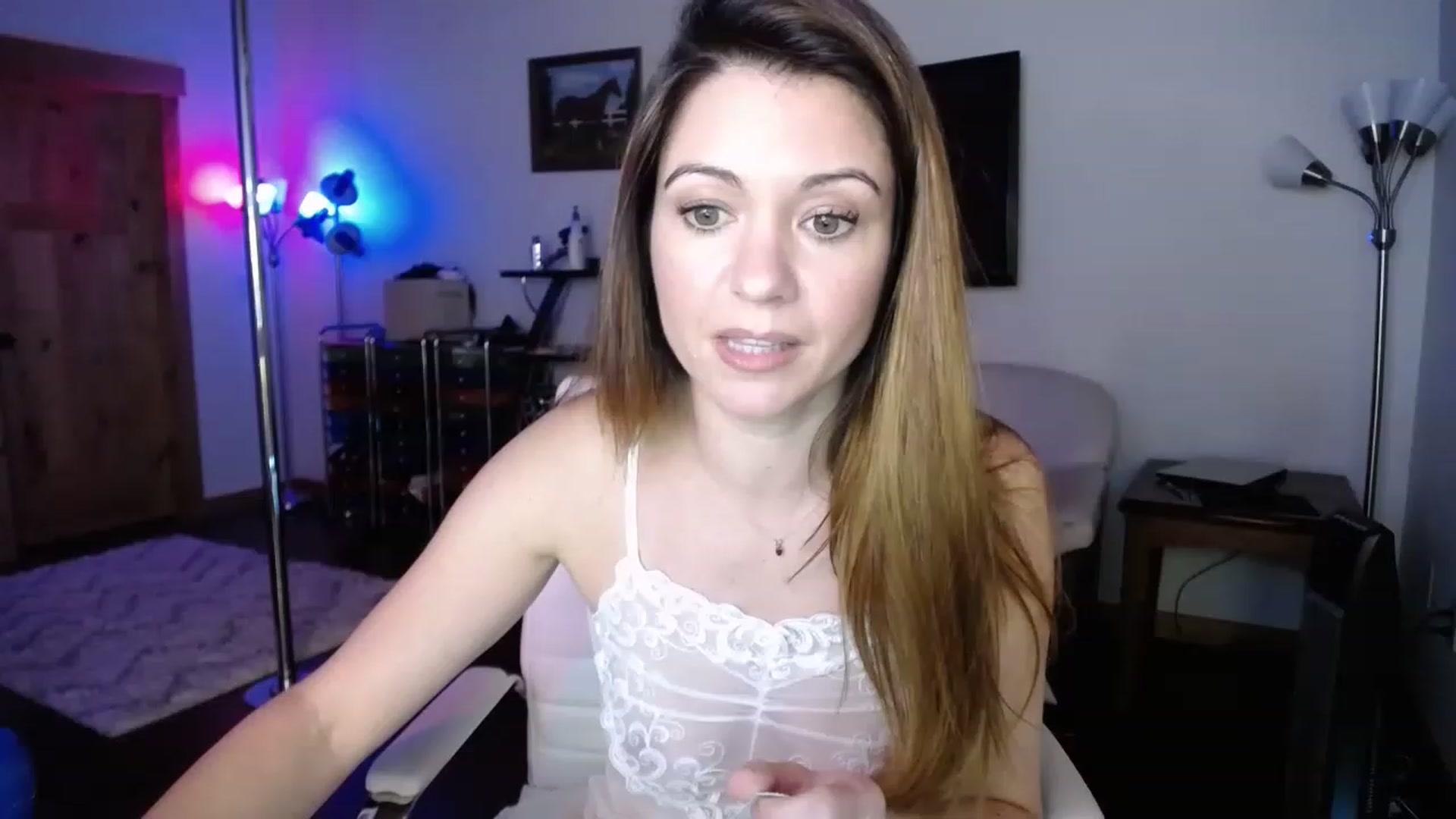 Gallery image thumbnail from GinnyPotter's myfreecams stream on, 11/21/2022, 22:12 image 15 of 20