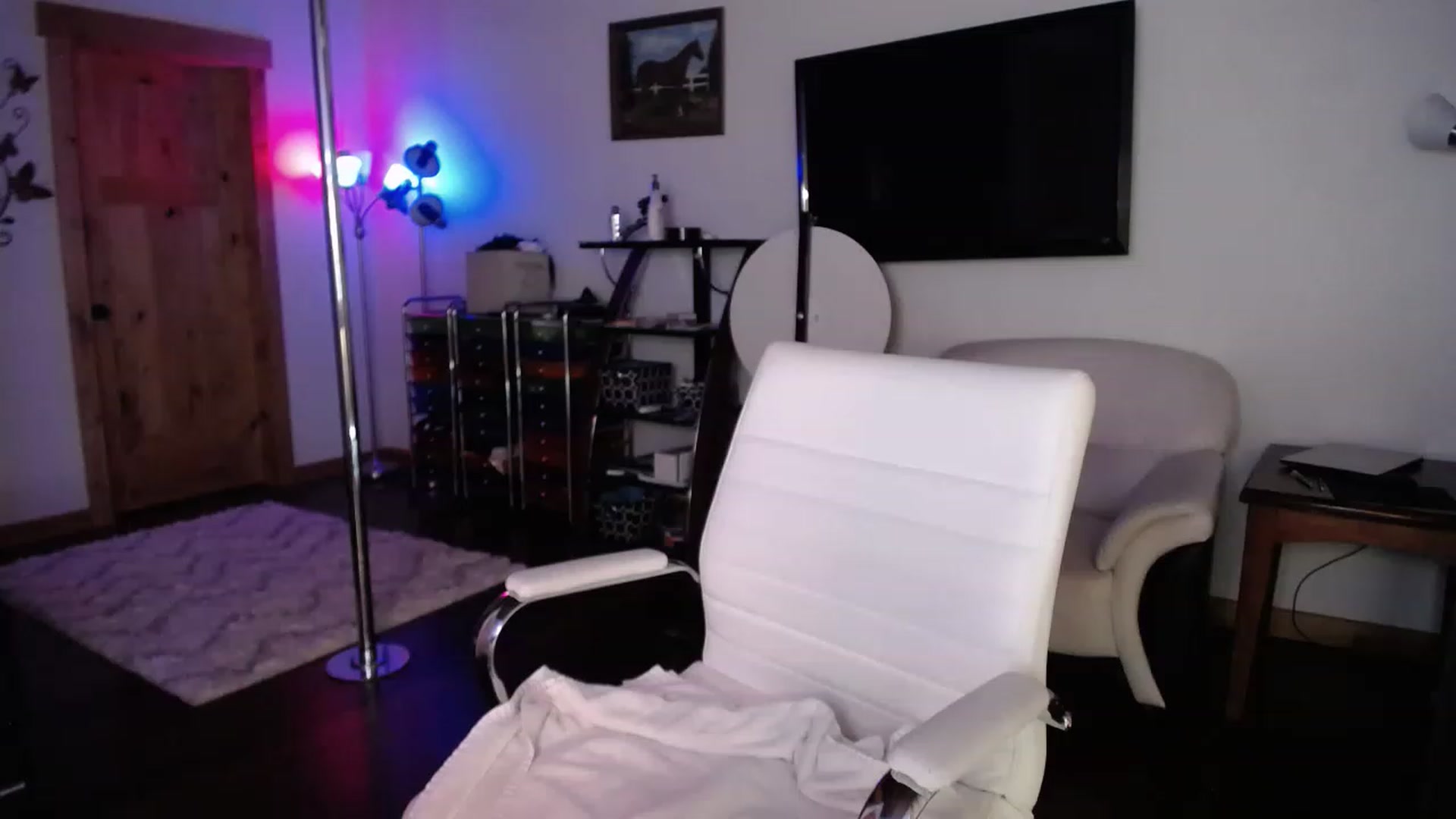 Gallery image thumbnail from GinnyPotter's myfreecams stream on, 11/21/2022, 22:12 image 3 of 20