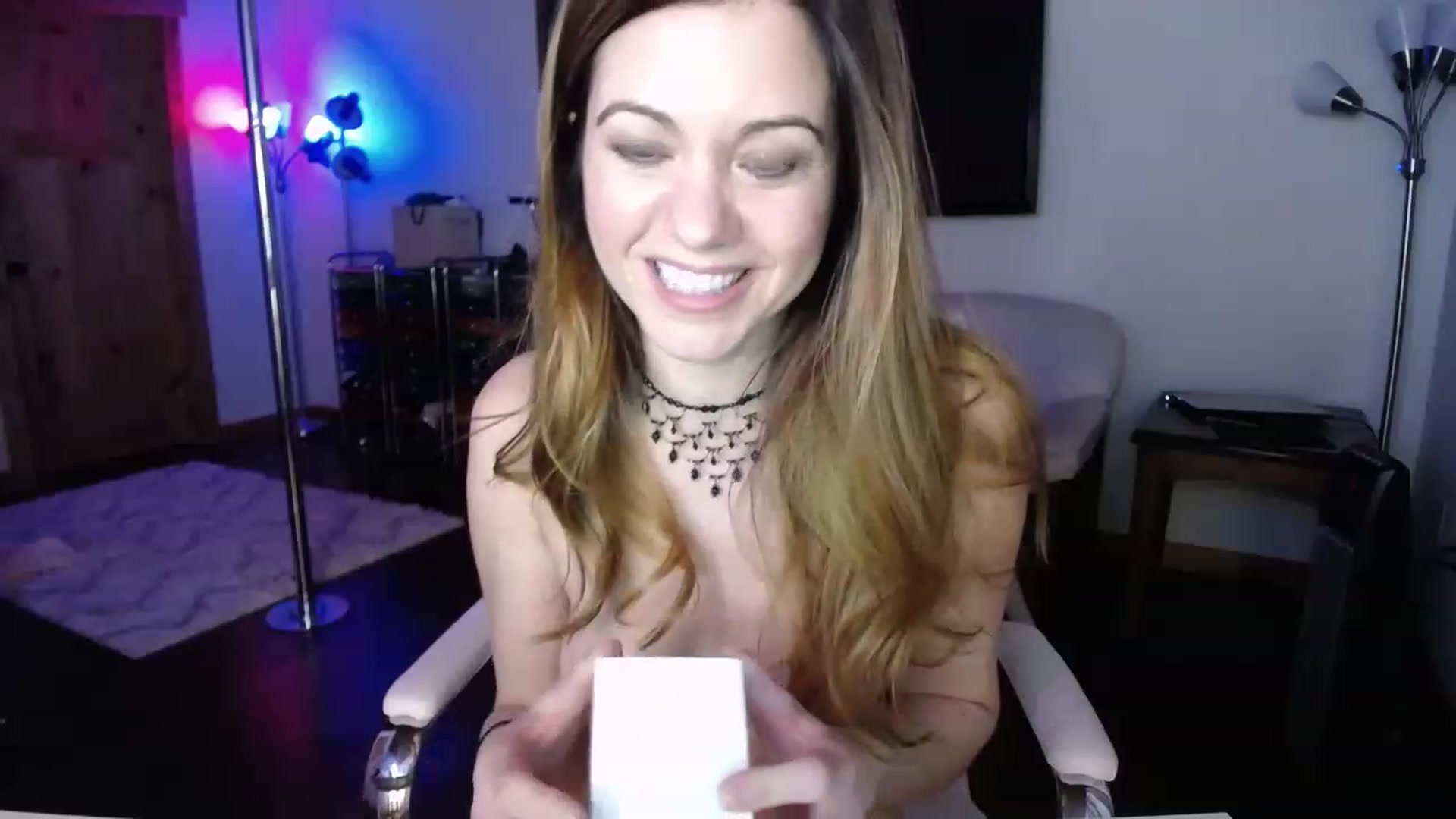Gallery image thumbnail from GinnyPotter's myfreecams stream on, 11/24/2022, 02:02 image 11 of 20
