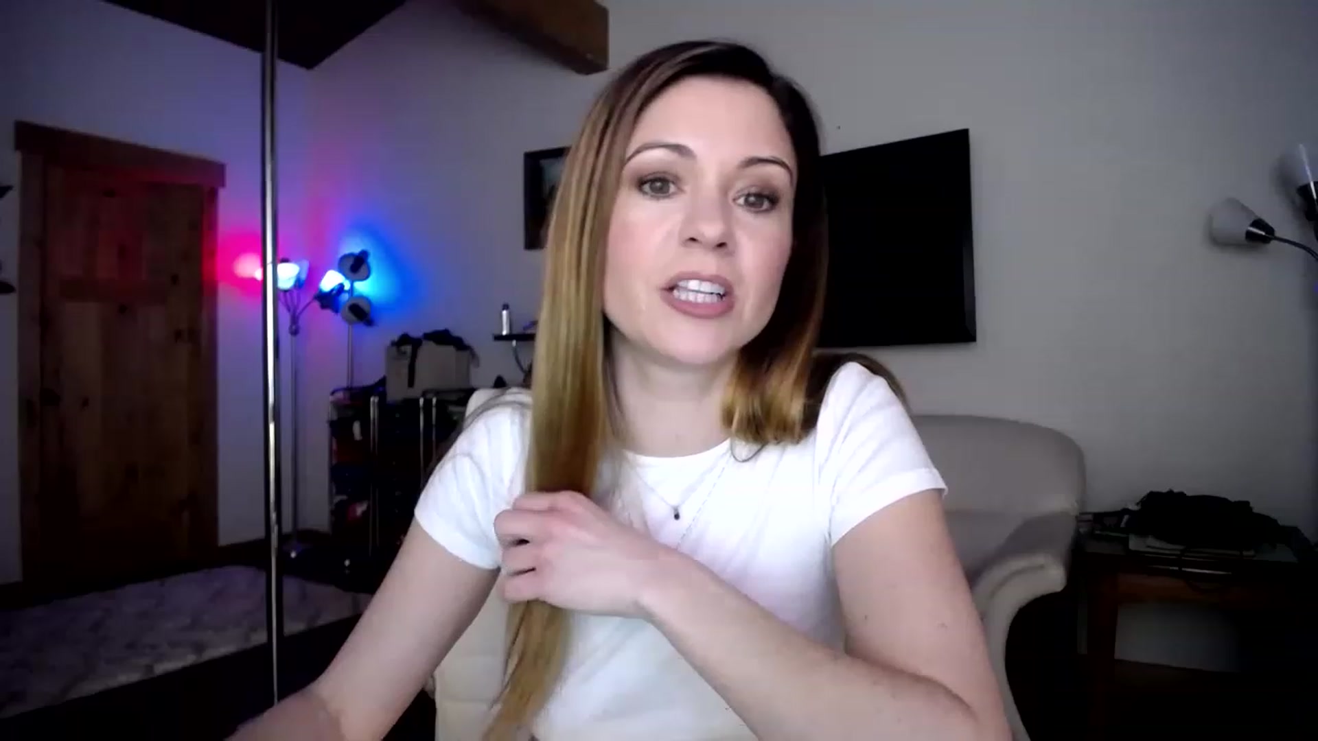 Gallery image thumbnail from GinnyPotter's myfreecams stream on, 01/08/2023, 22:26 image 2 of 20