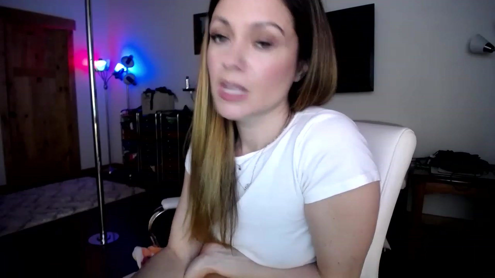Gallery image thumbnail from GinnyPotter's myfreecams stream on, 01/08/2023, 22:26 image 16 of 20