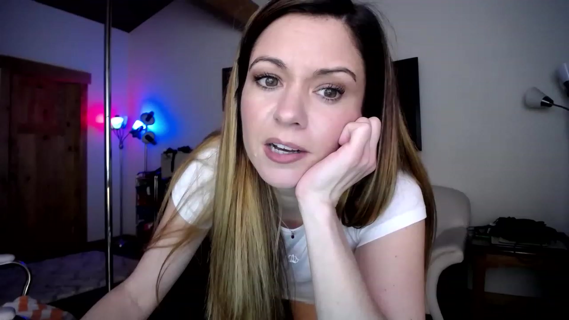 Gallery image thumbnail from GinnyPotter's myfreecams stream on, 01/08/2023, 22:26 image 19 of 20