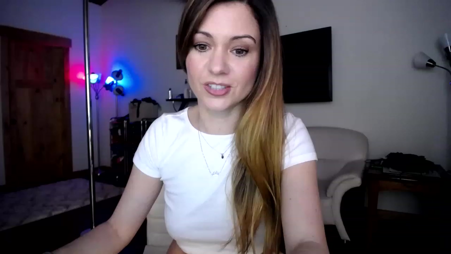 Gallery image thumbnail from GinnyPotter's myfreecams stream on, 01/08/2023, 22:26 image 7 of 20