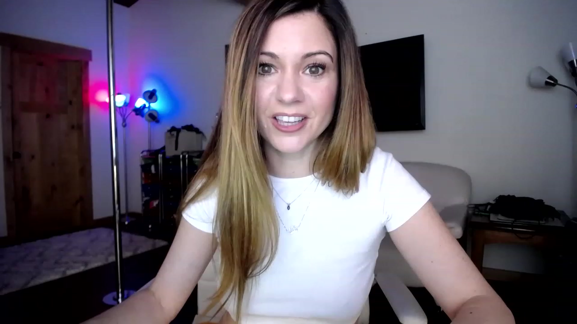 Gallery image thumbnail from GinnyPotter's myfreecams stream on, 01/08/2023, 22:26 image 10 of 20
