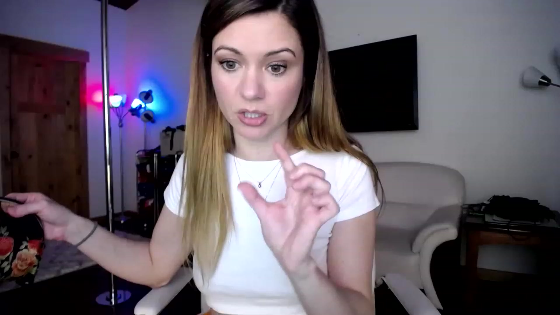 Gallery image thumbnail from GinnyPotter's myfreecams stream on, 01/09/2023, 24:20 image 3 of 20