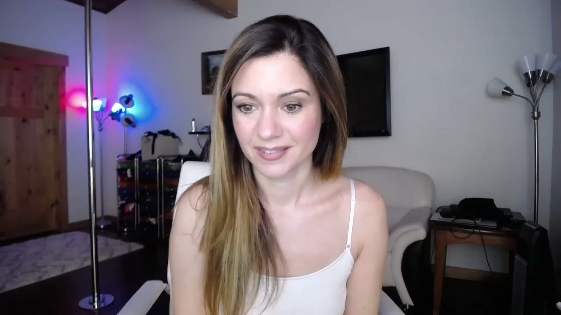 Gallery image thumbnail from GinnyPotter's myfreecams stream on, 01/11/2023, 24:11 image 1 of 20