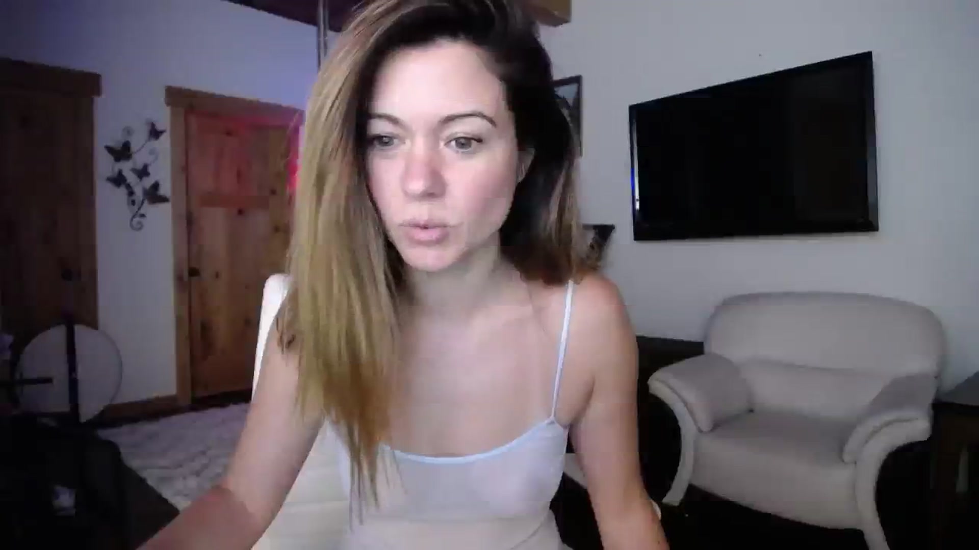 Gallery image thumbnail from GinnyPotter's myfreecams stream on, 07/23/2023, 19:38 image 18 of 20