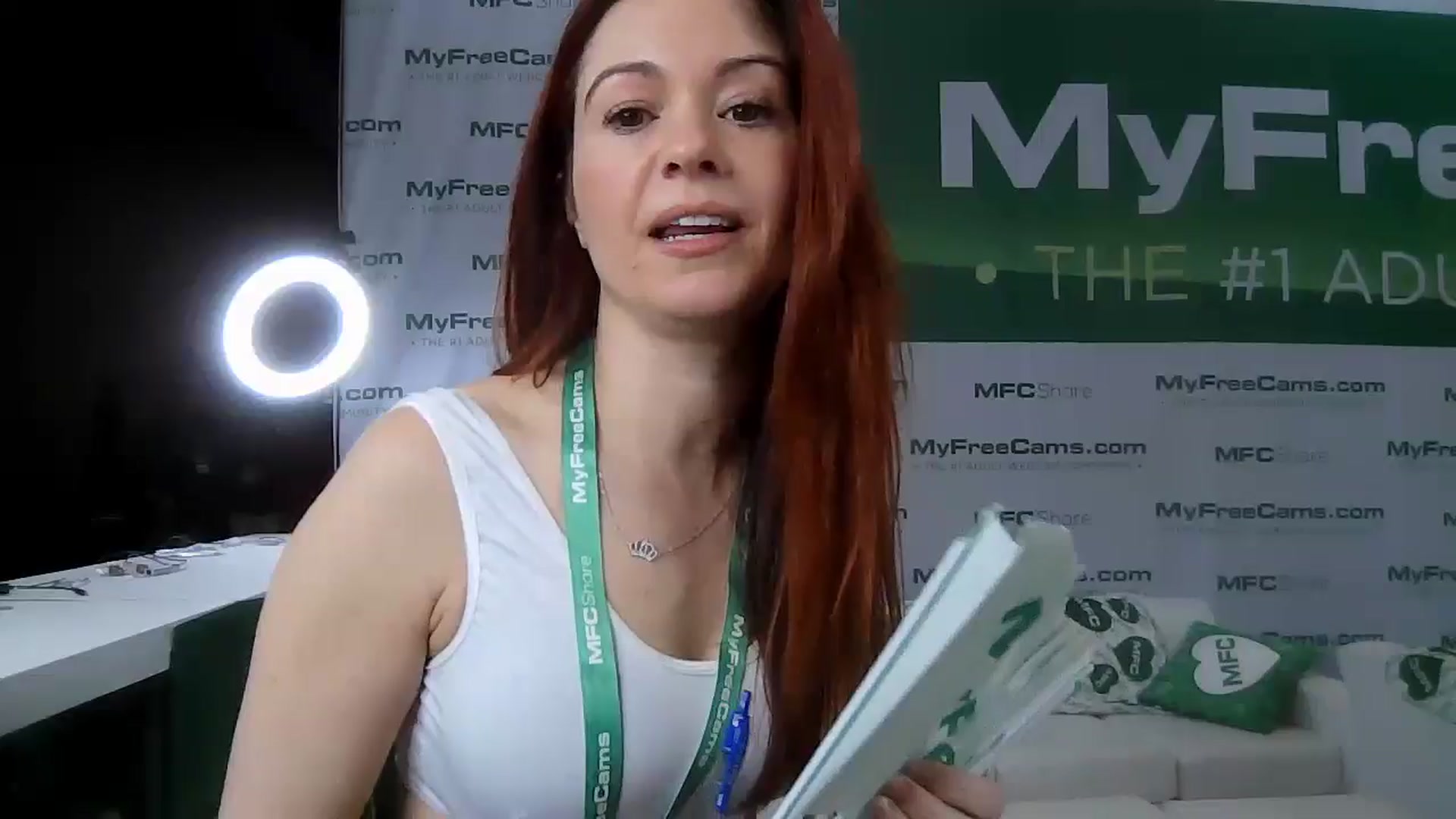Gallery image thumbnail from GinnyPotter's myfreecams stream on, 01/24/2025, 20:51 image 1 of 20