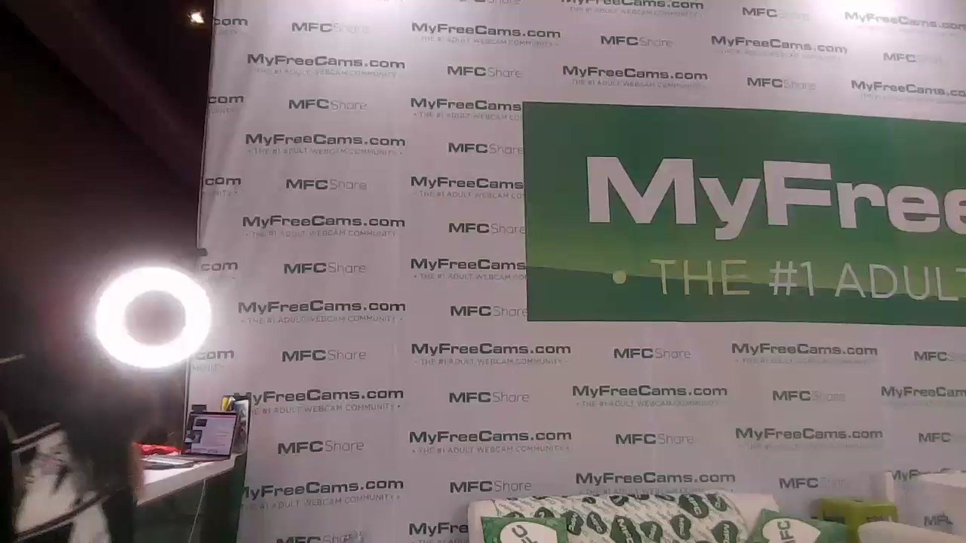 Gallery image thumbnail from GinnyPotter's myfreecams stream on, 01/24/2025, 22:22 image 2 of 20