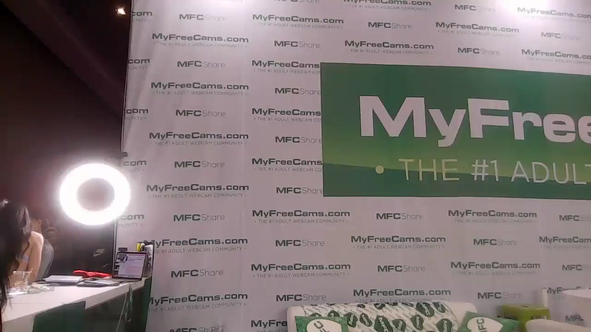 Gallery image thumbnail from GinnyPotter's myfreecams stream on, 01/24/2025, 22:22 image 1 of 20