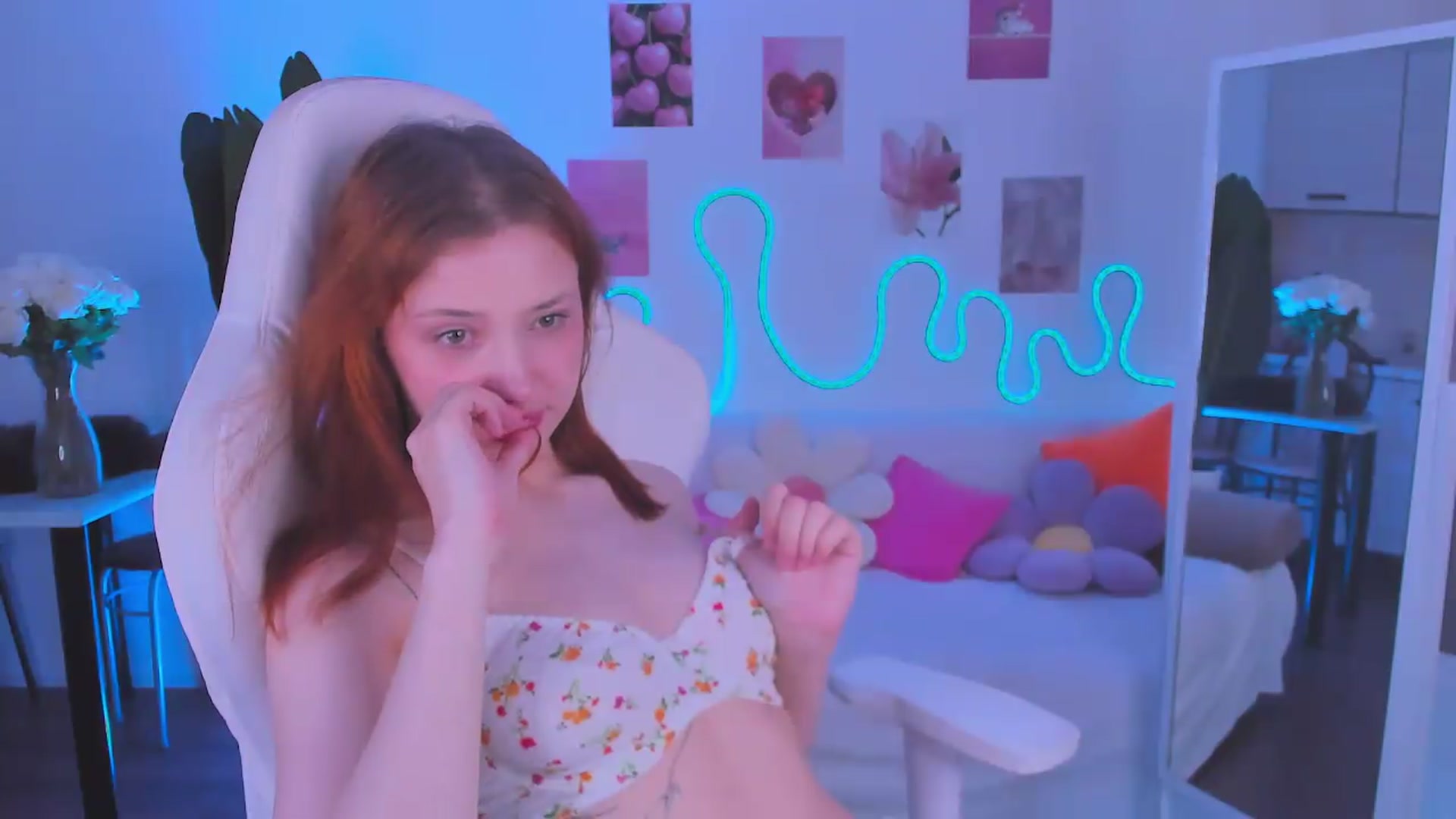 Gallery image thumbnail from Ginnypeach's myfreecams stream on, 07/01/2026, 10:58 image 15 of 20