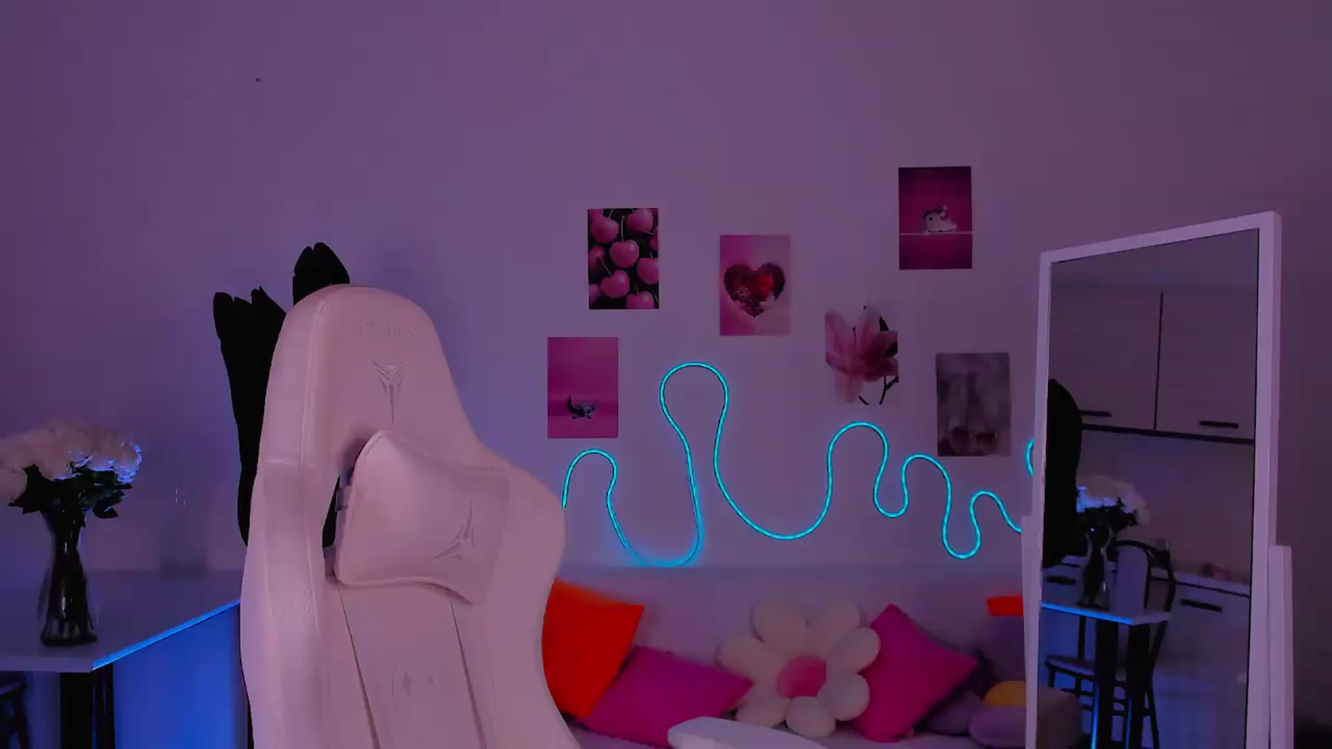 Gallery image thumbnail from Ginnypeach's myfreecams stream on, 07/02/2026, 06:05 image 16 of 20