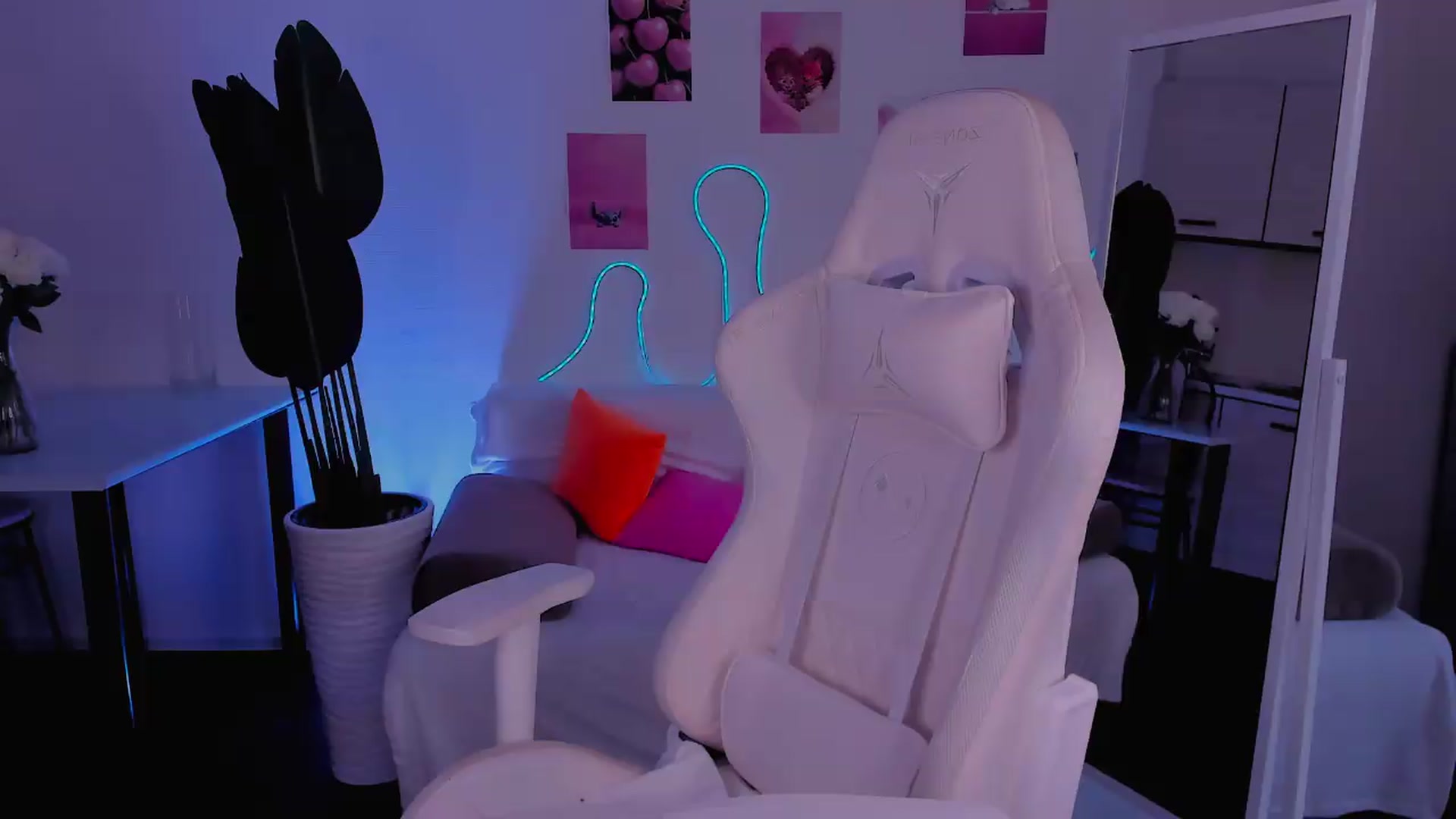 Gallery image thumbnail from Ginnypeach's myfreecams stream on, 07/06/2026, 09:32 image 13 of 20