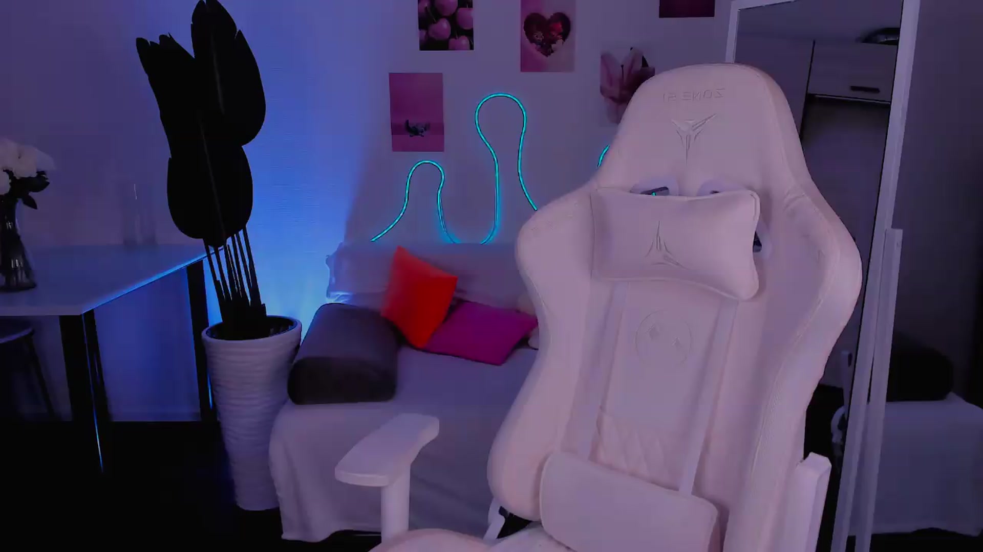 Gallery image thumbnail from Ginnypeach's myfreecams stream on, 07/06/2026, 10:14 image 5 of 20