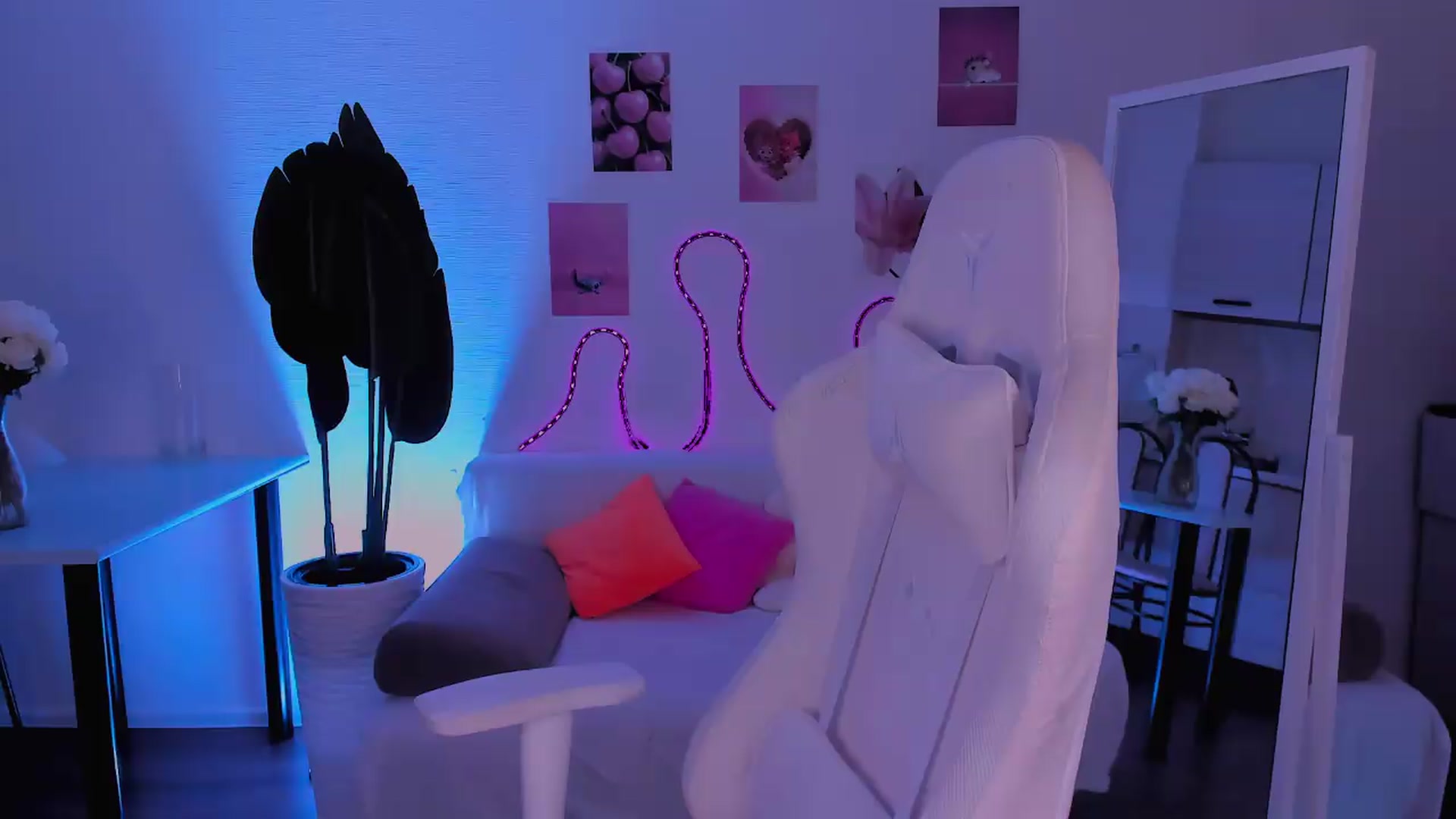 Gallery image thumbnail from Ginnypeach's myfreecams stream on, 07/07/2026, 10:37 image 5 of 20