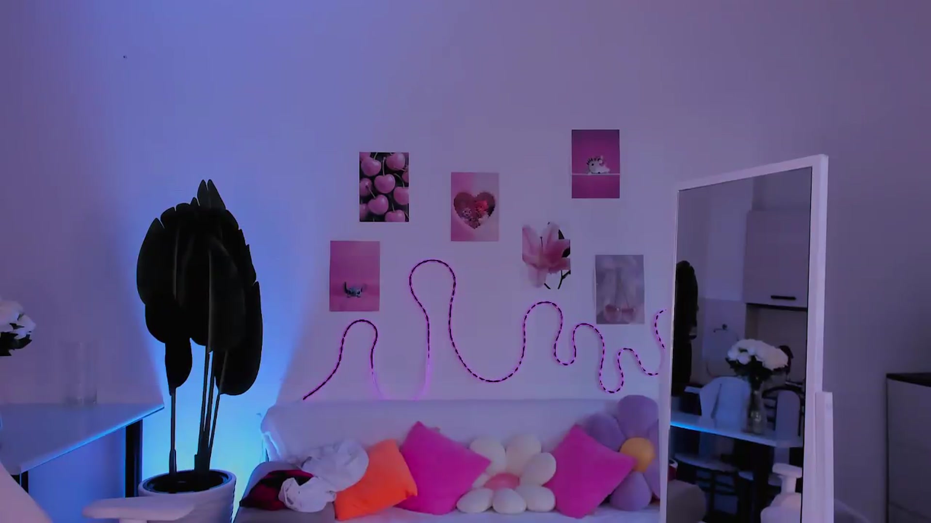 Gallery image thumbnail from Ginnypeach's myfreecams stream on, 07/08/2026, 10:56 image 13 of 20