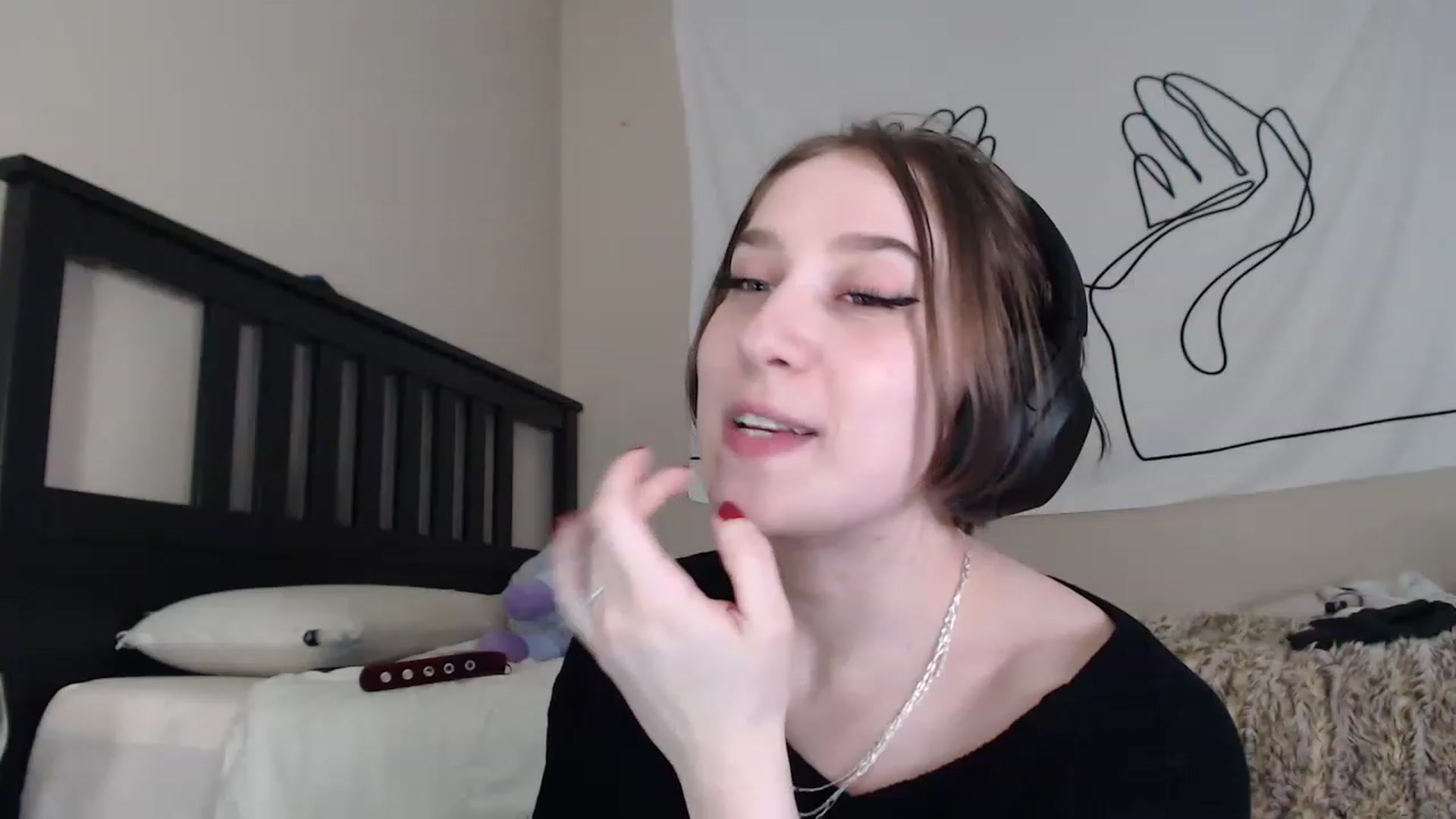 Gallery image thumbnail from GirlDepravity's myfreecams stream on, 02/21/2023, 02:32 image 16 of 20