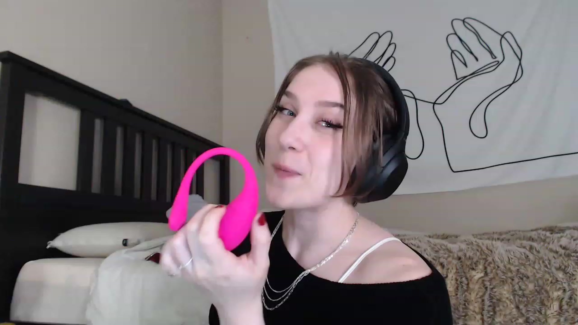 Gallery image thumbnail from GirlDepravity's myfreecams stream on, 02/21/2023, 02:32 image 1 of 20